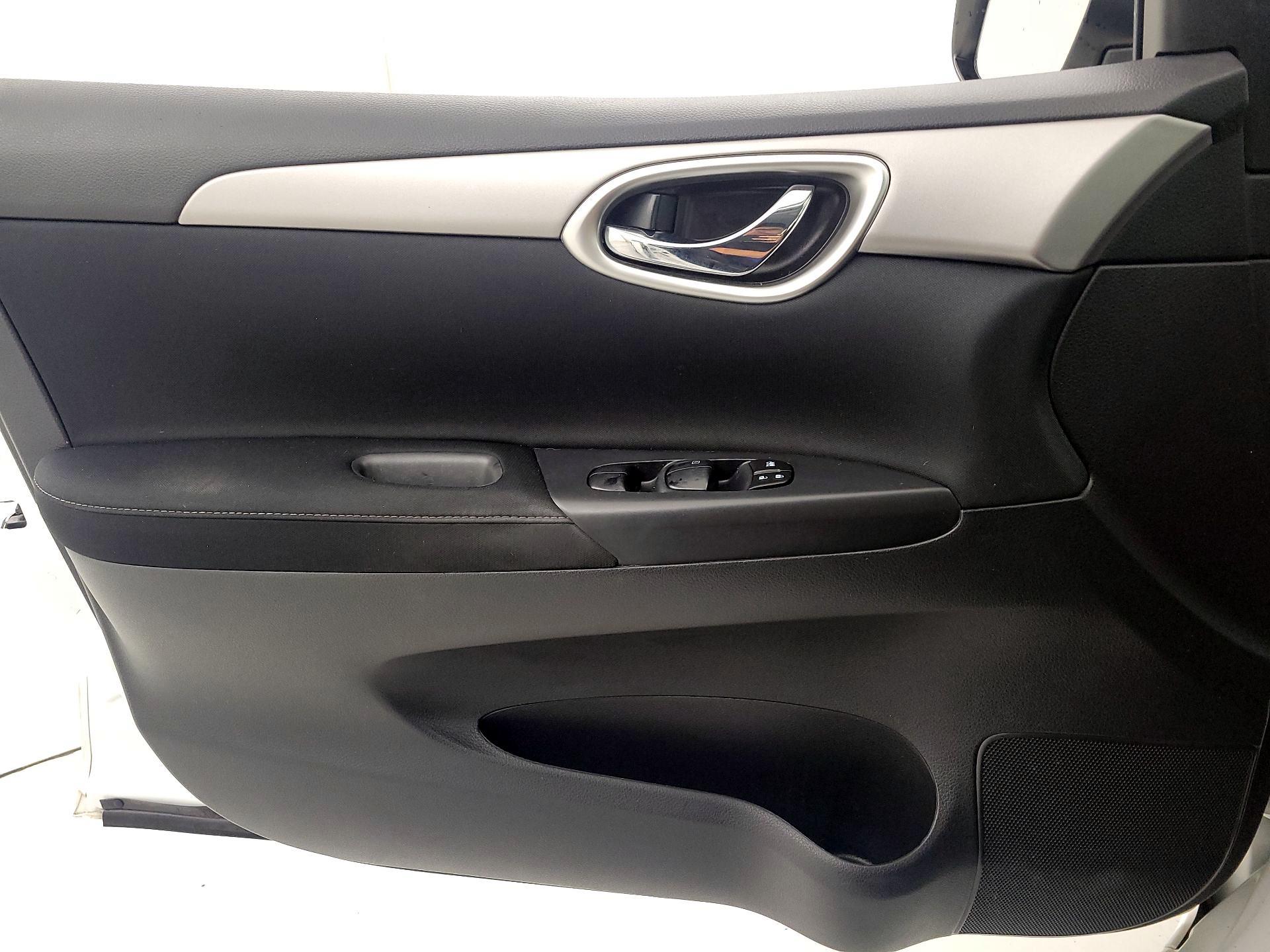 Thumbnail: 2015 Nissan Sentra - 12
