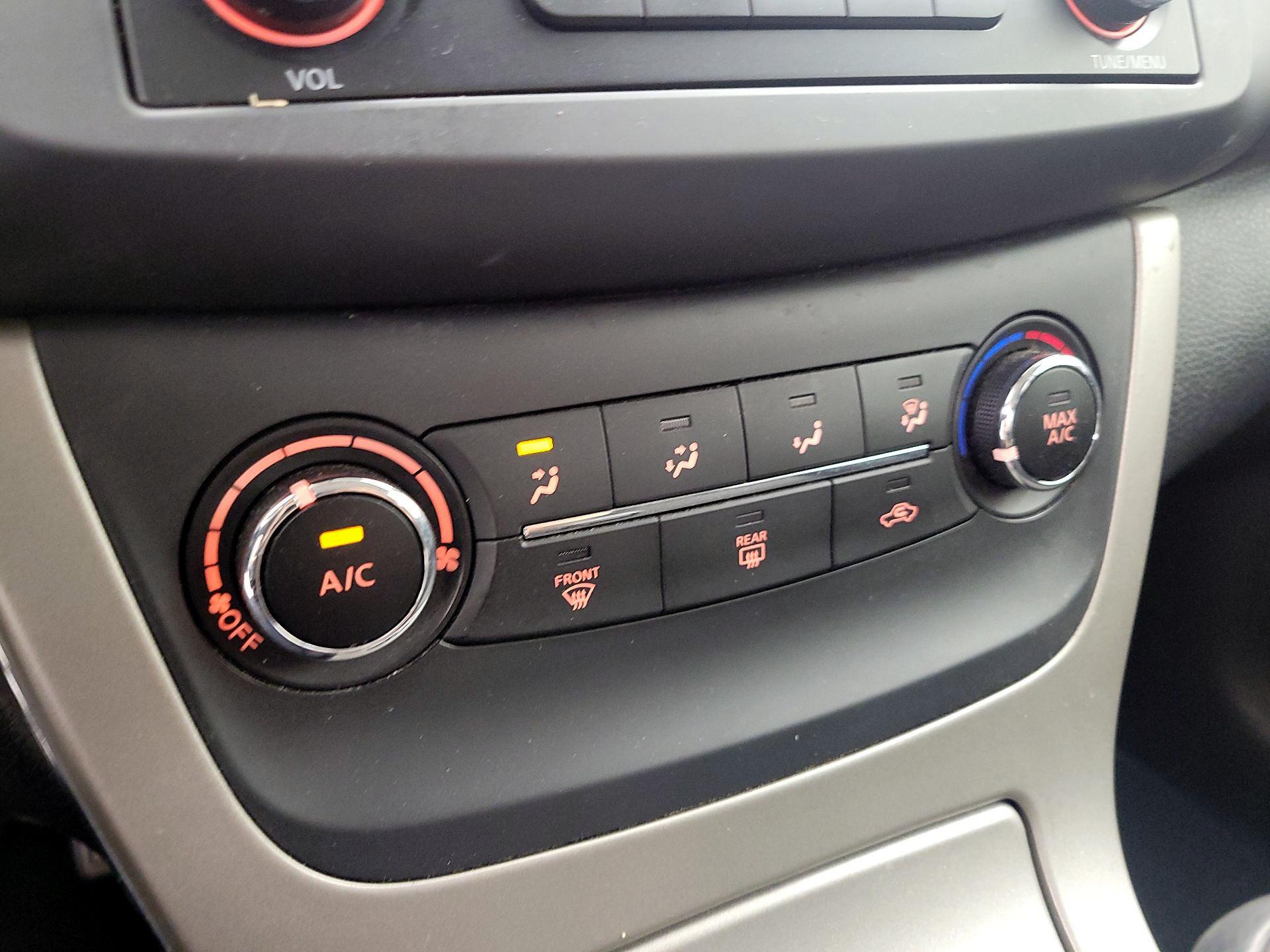 Thumbnail: 2015 Nissan Sentra - 15