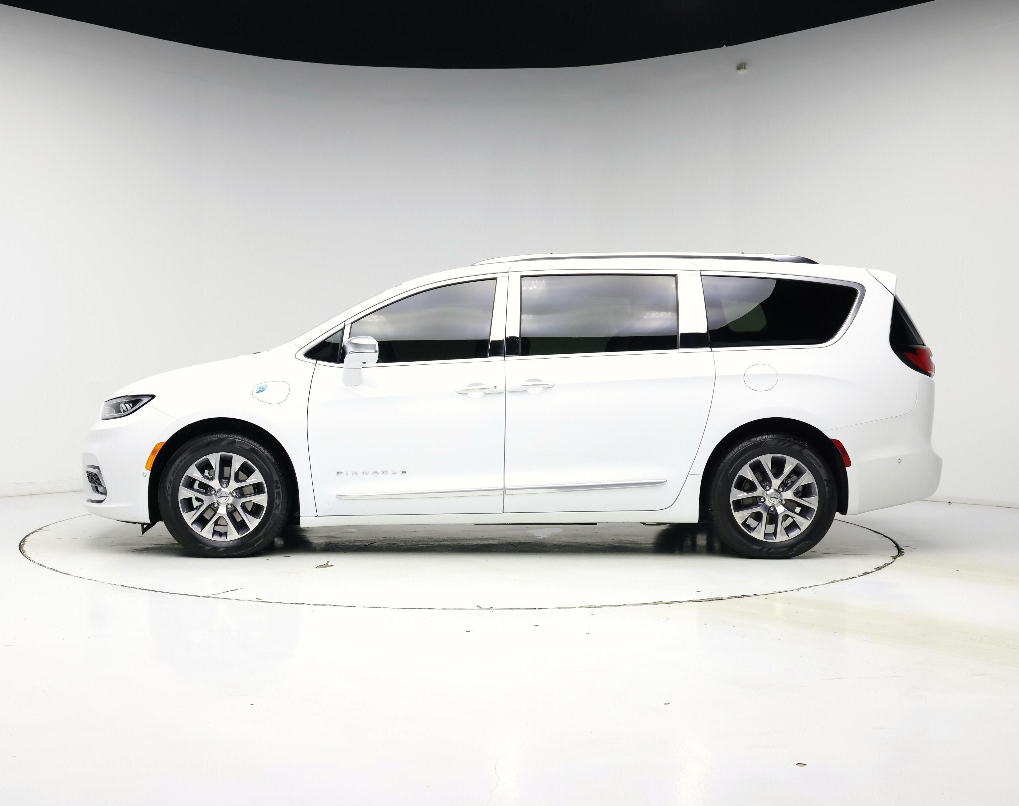 Thumbnail: 2024 Chrysler Pacifica - 3