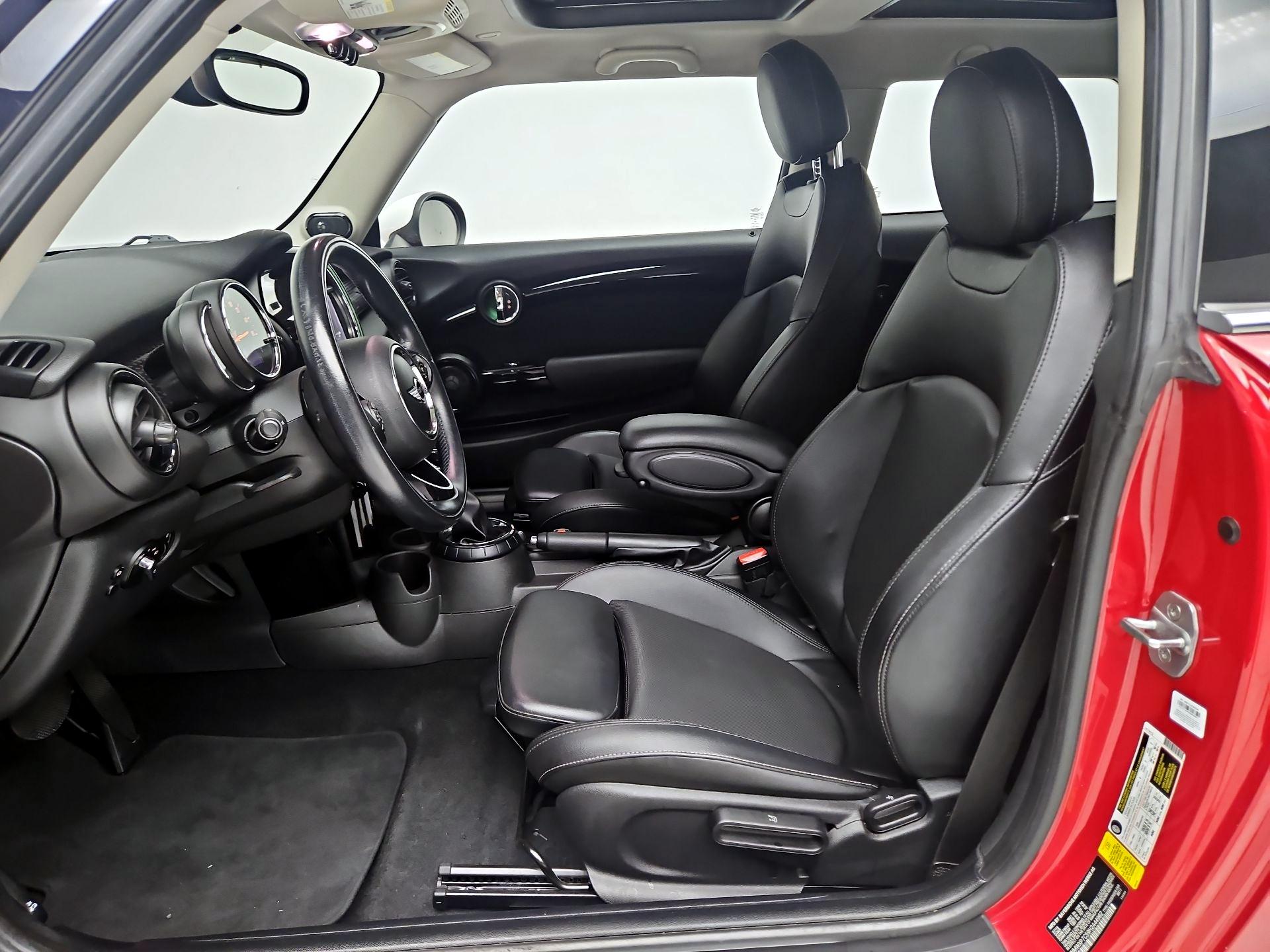 Thumbnail: 2017 MINI Cooper Hardtop - 9