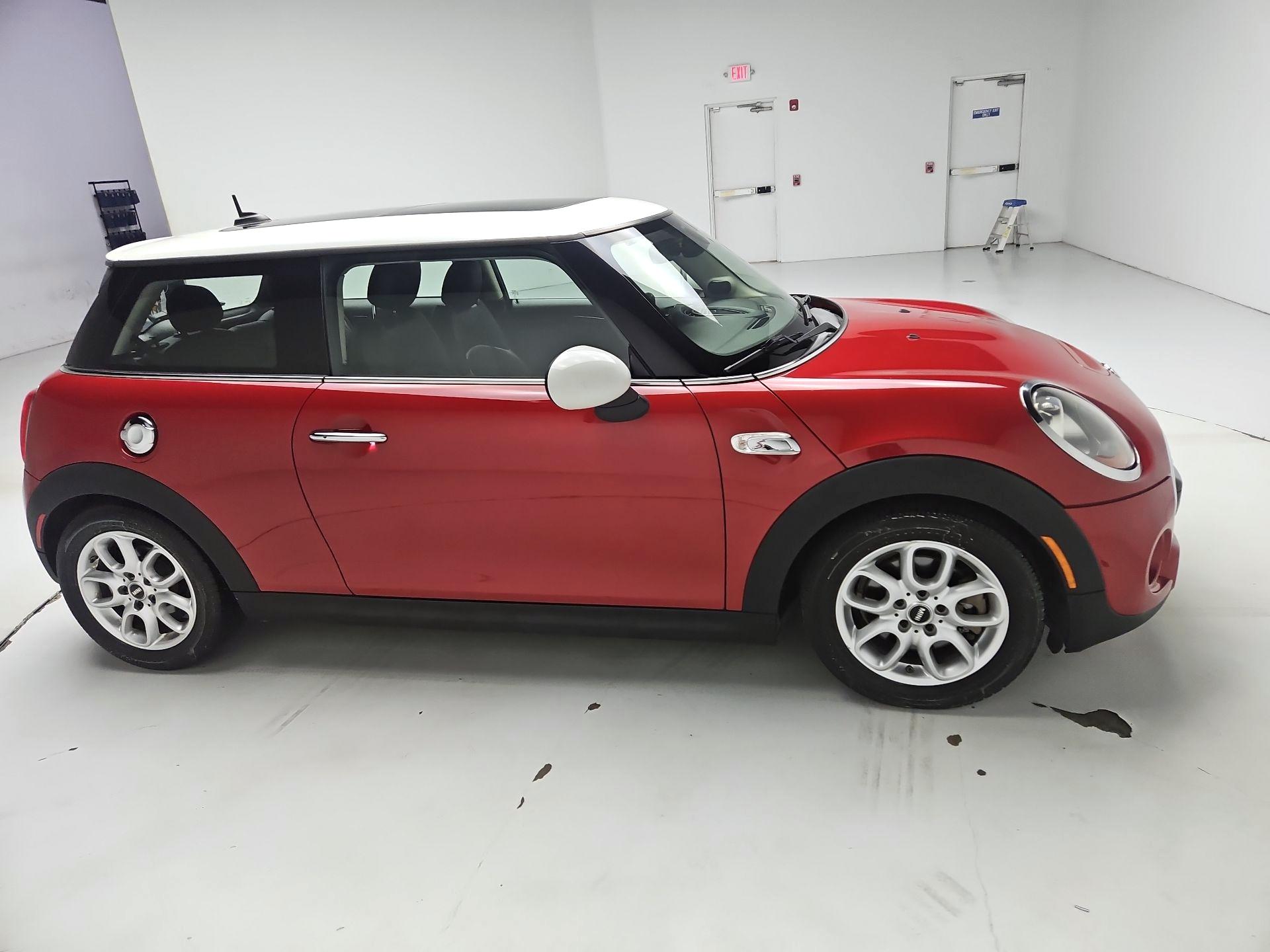 Thumbnail: 2017 MINI Cooper Hardtop - 4