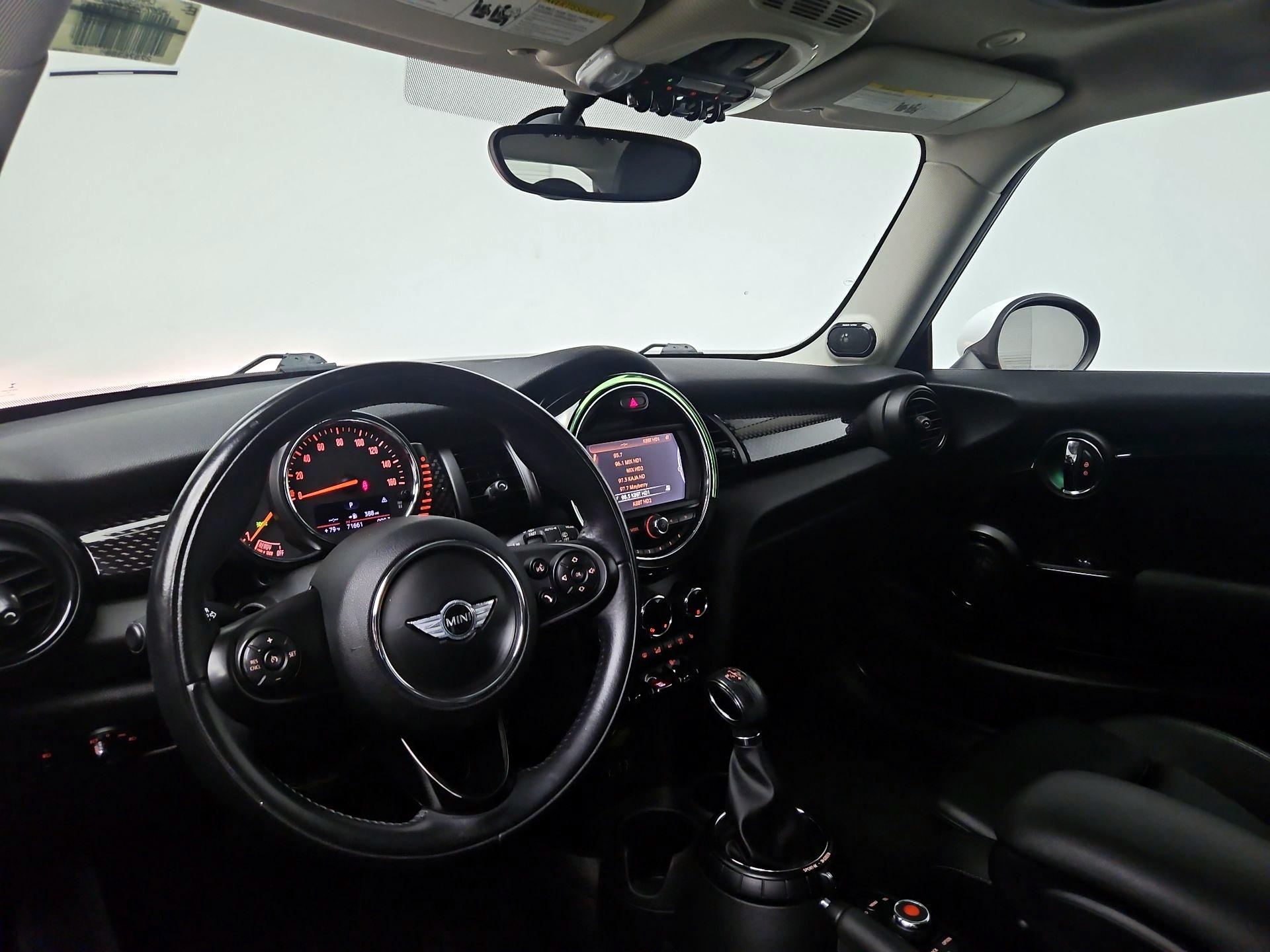 Thumbnail: 2017 MINI Cooper Hardtop - 8
