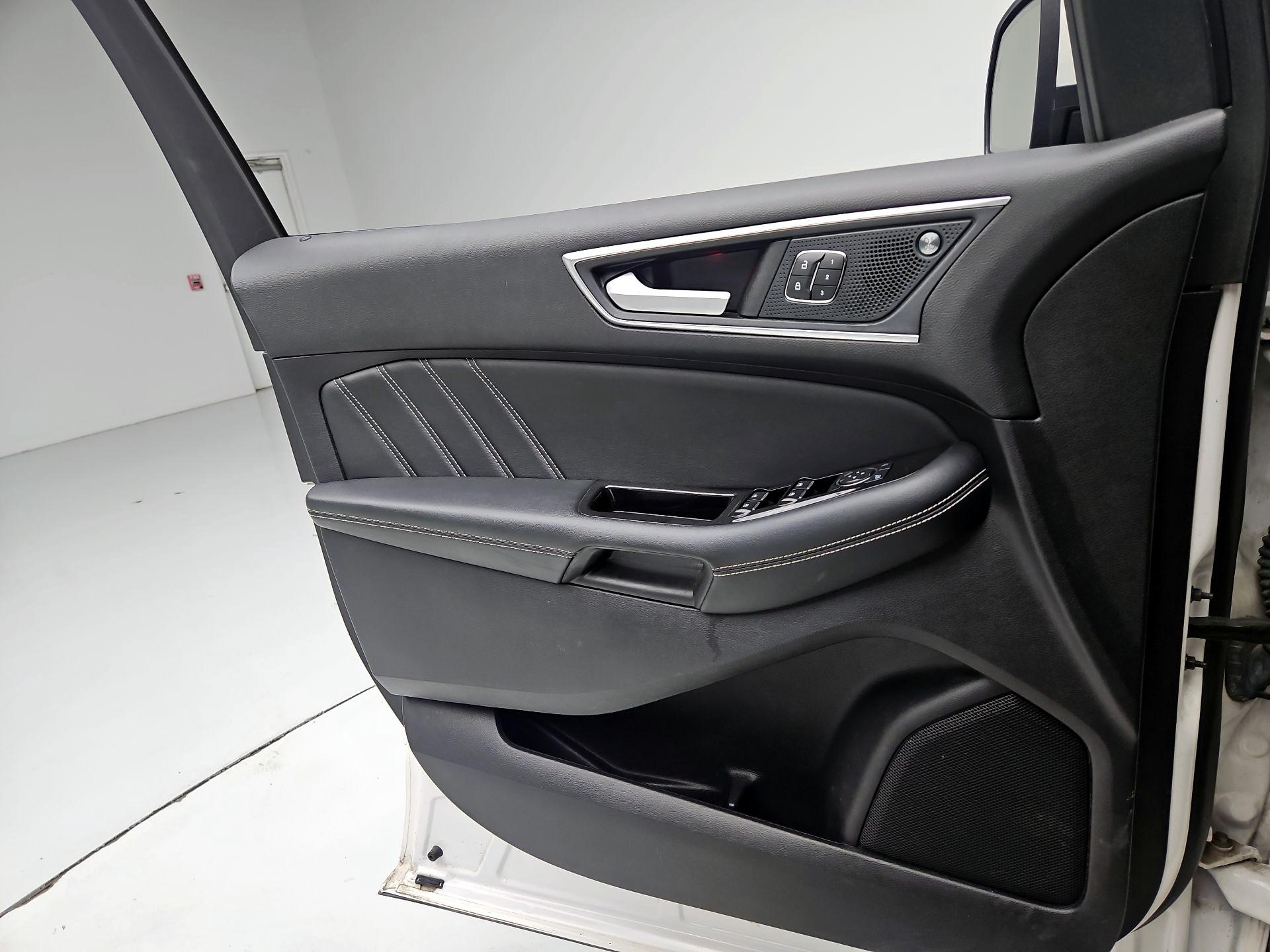 Thumbnail: 2019 Ford Edge - 10