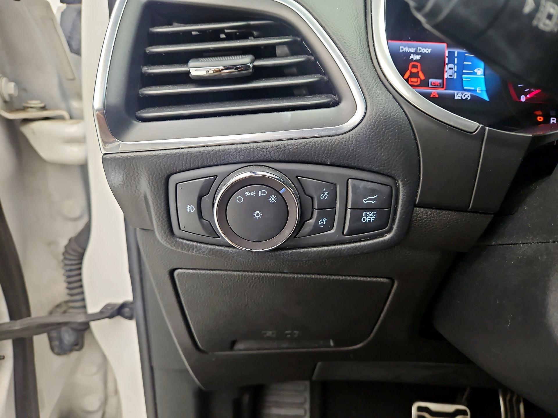 Thumbnail: 2019 Ford Edge - 11