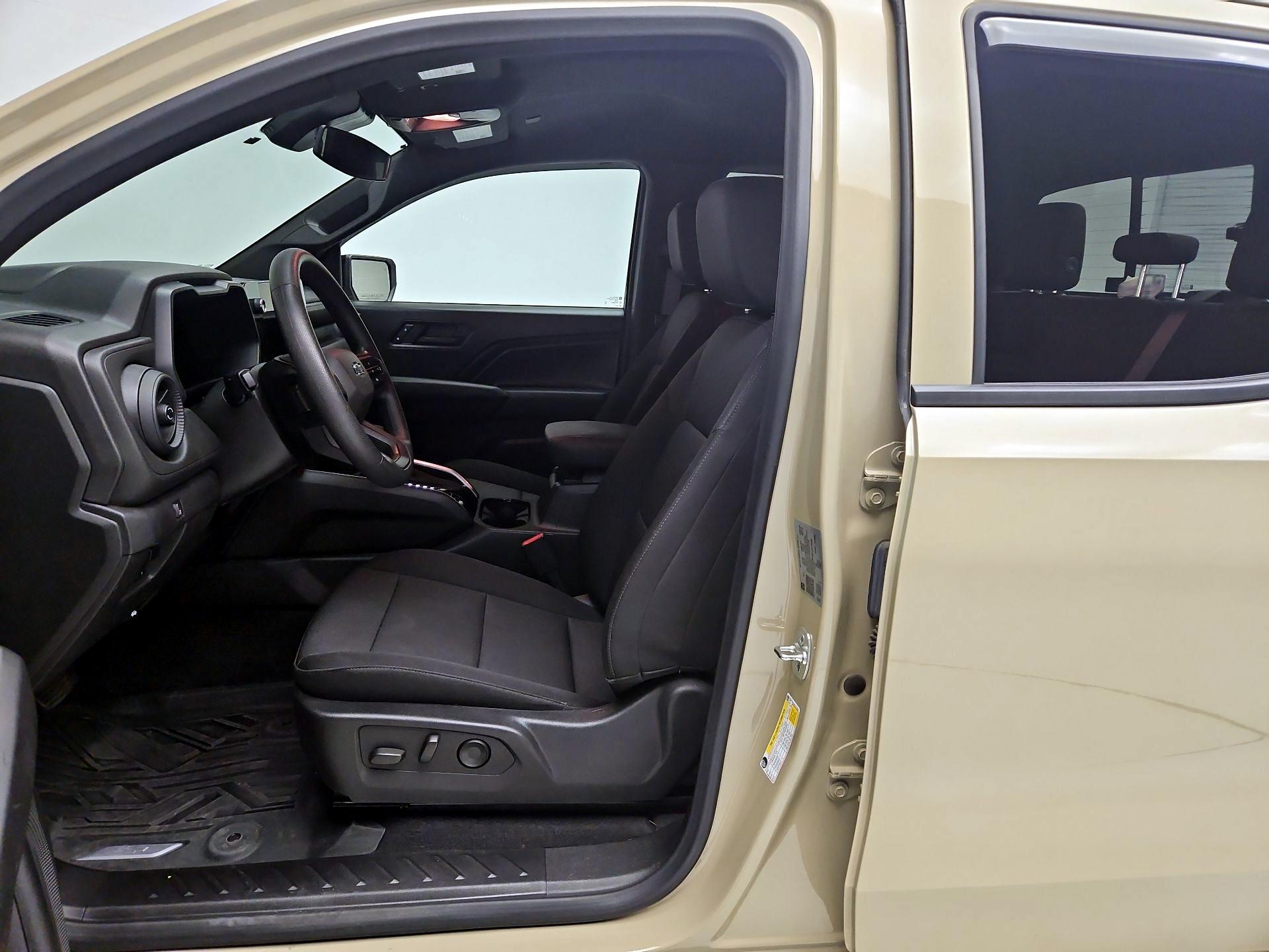 Thumbnail: 2024 Chevrolet Colorado - 11