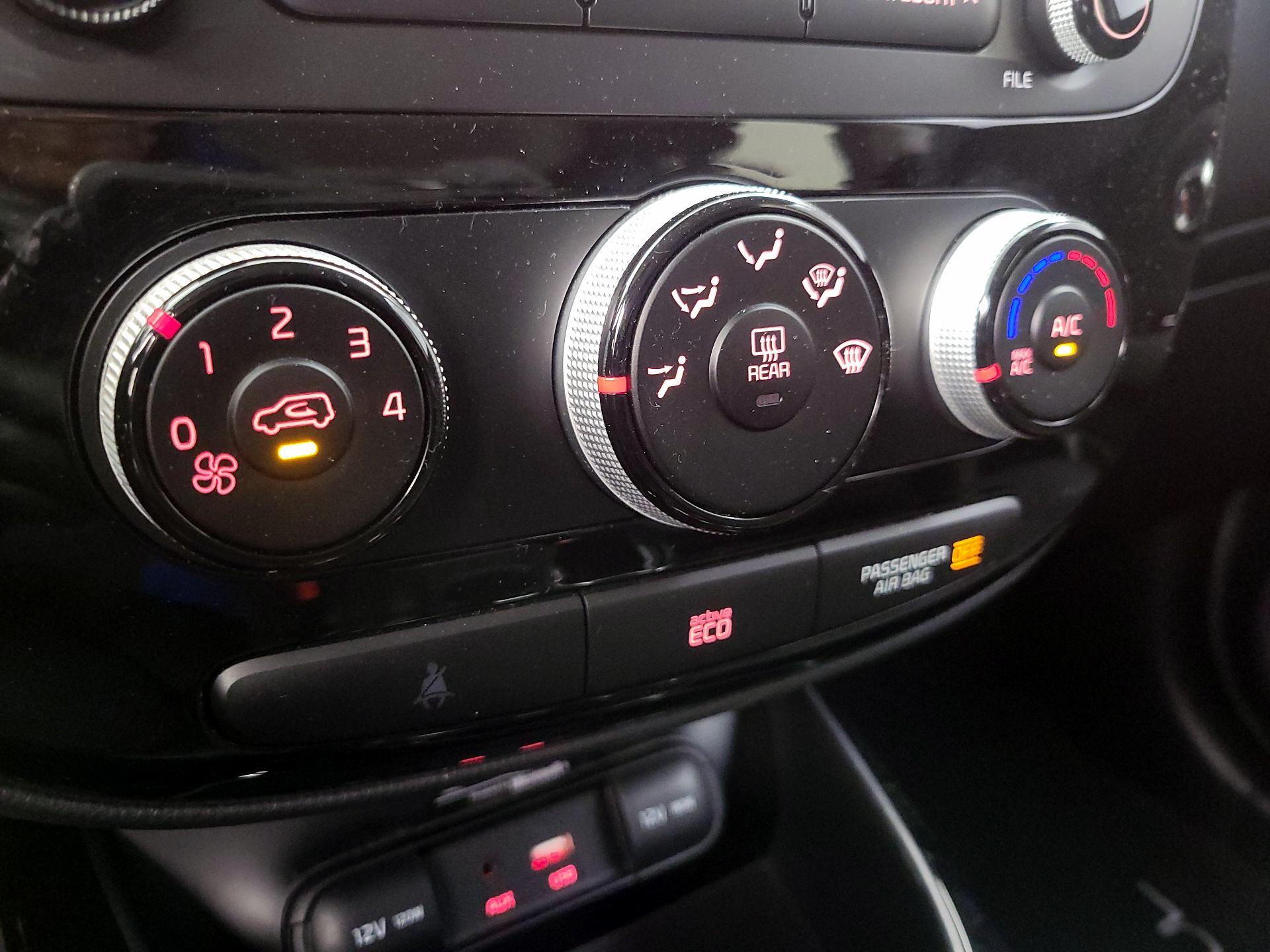 Thumbnail: 2016 Kia Soul - 16