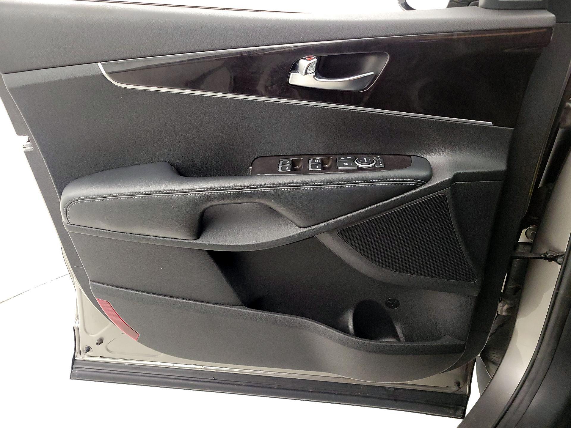 Thumbnail: 2016 Kia Sorento - 12