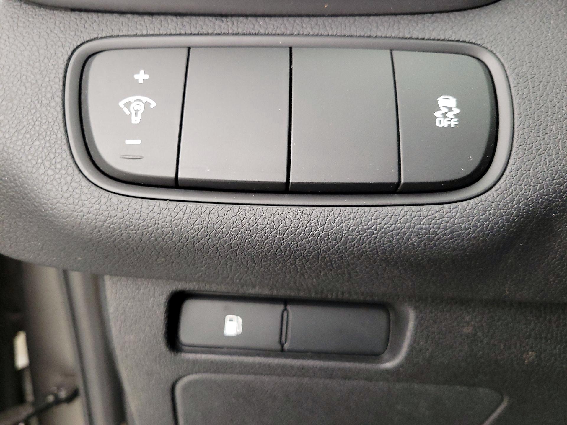 Thumbnail: 2016 Kia Sorento - 13