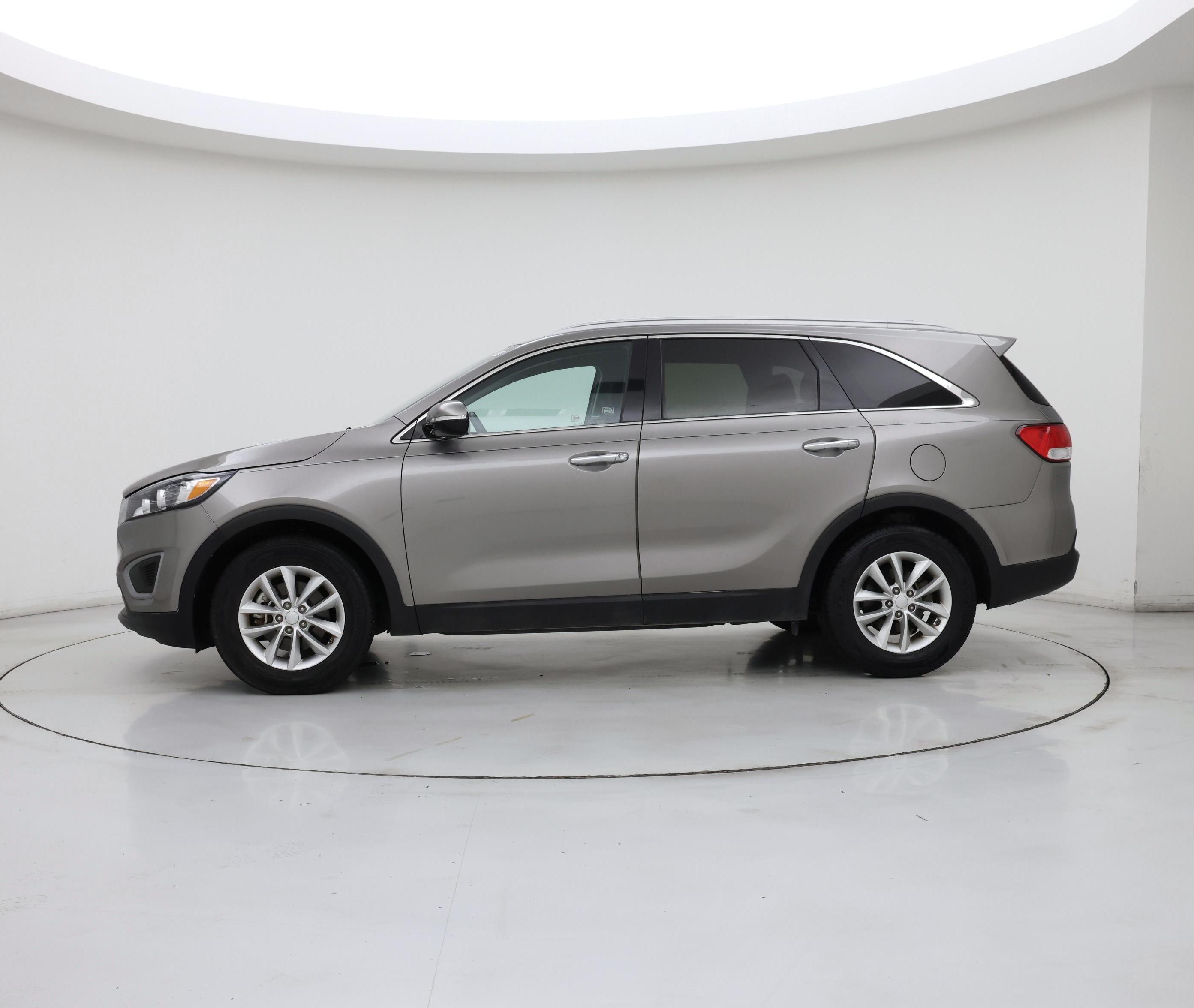 Thumbnail: 2016 Kia Sorento - 3