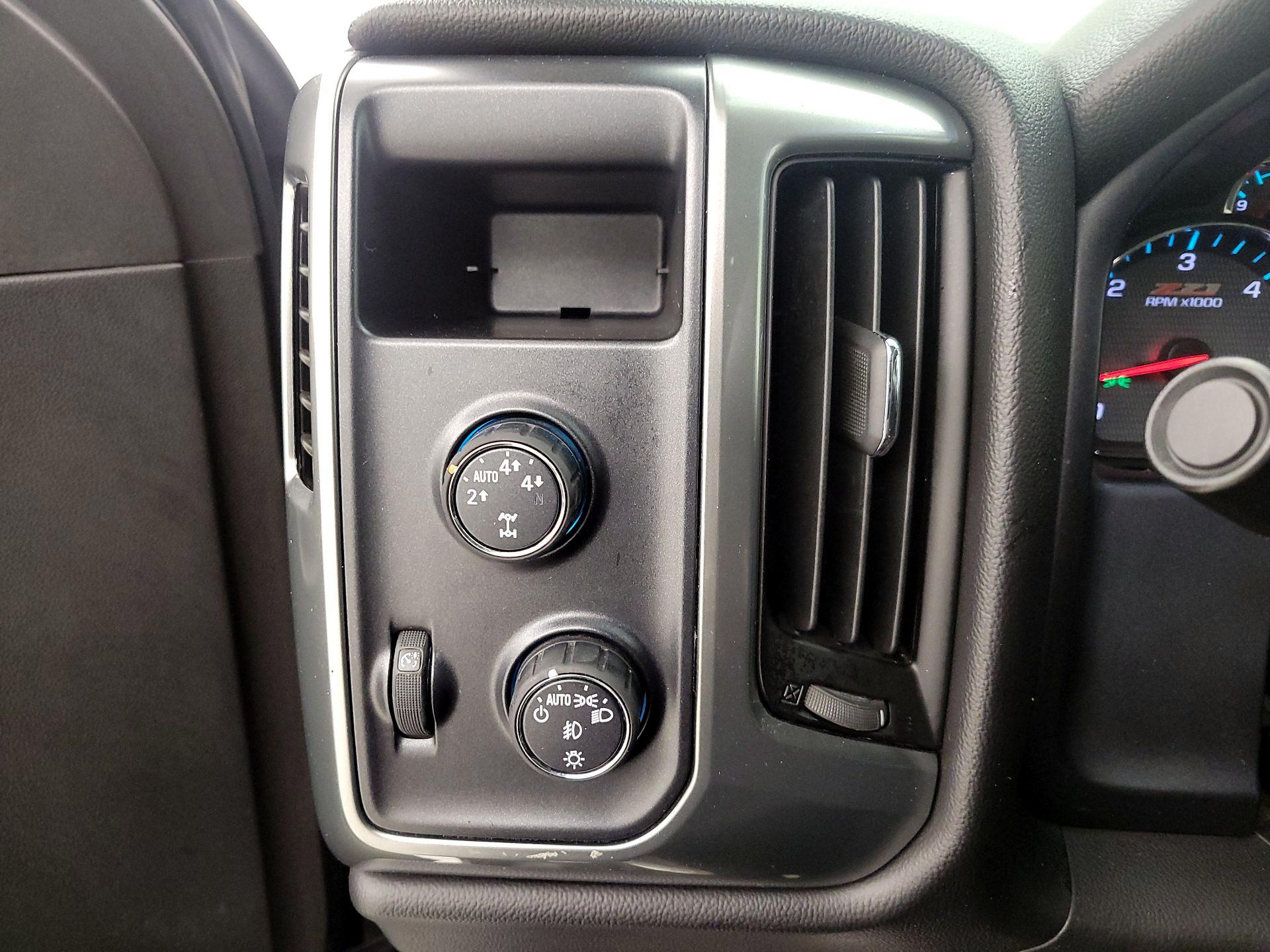 Thumbnail: 2015 Chevrolet Silverado 1500 - 13