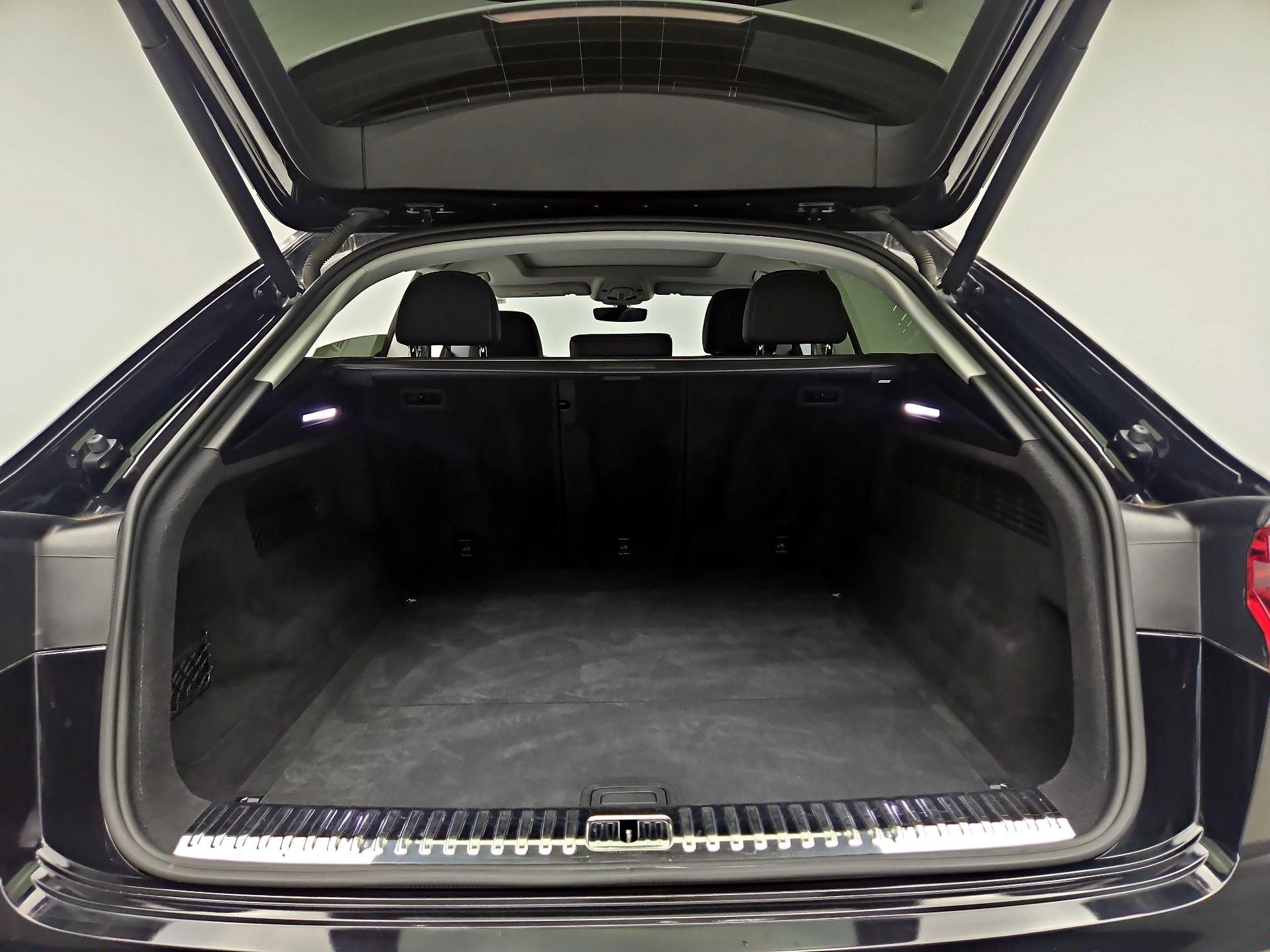 Thumbnail: 2020 Audi Q8 - 20