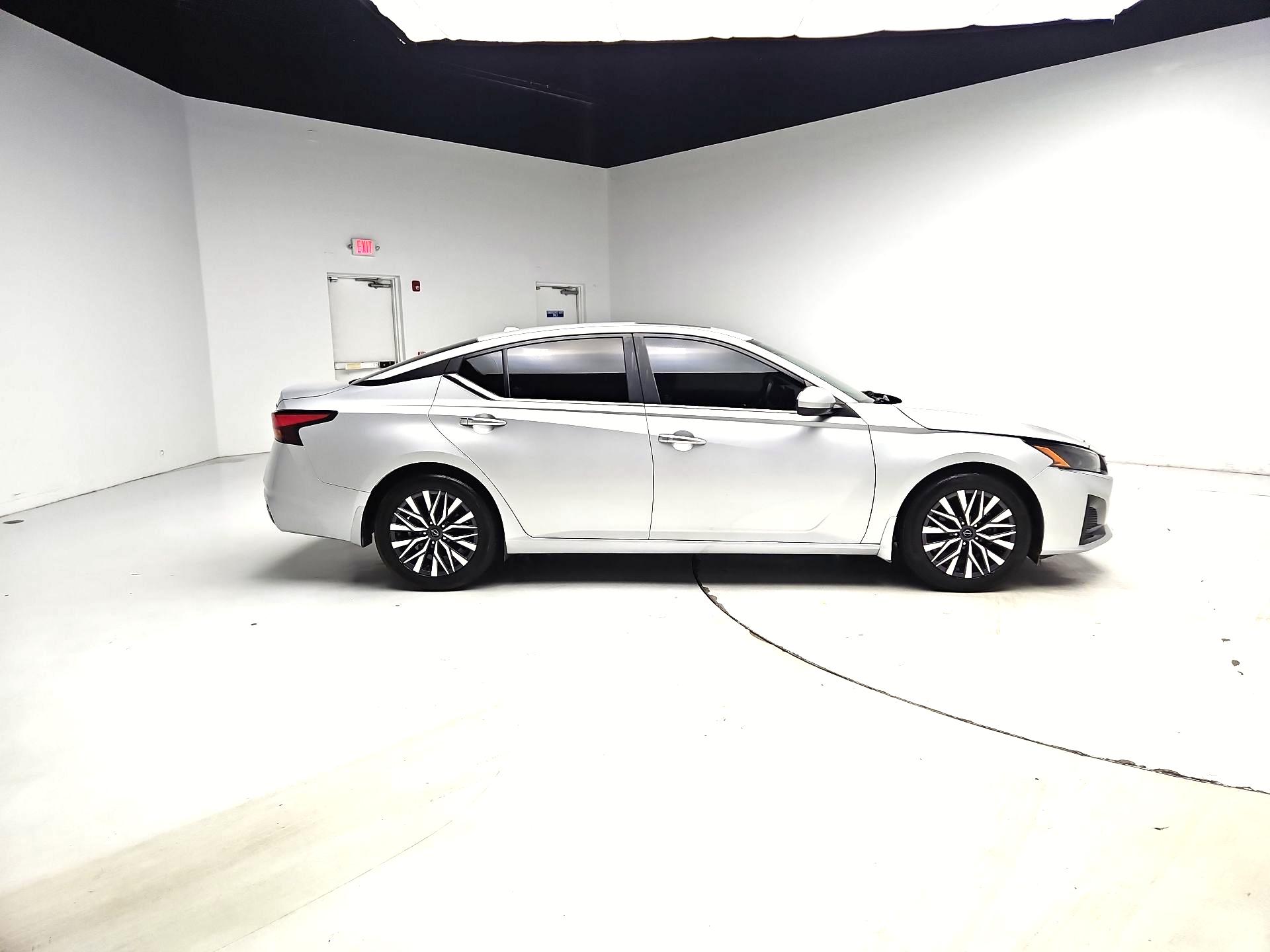 Thumbnail: 2023 Nissan Altima - 4
