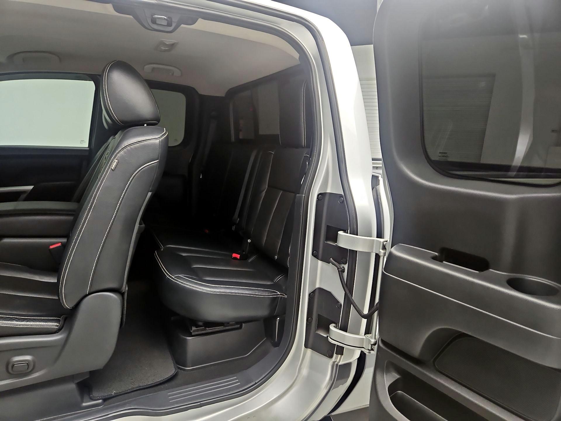 Thumbnail: 2018 Nissan Titan - 18