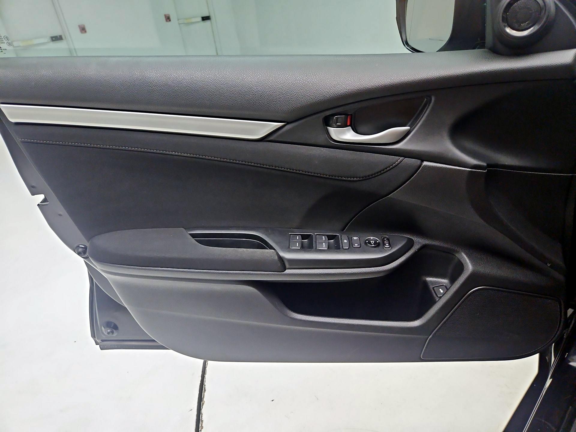 Thumbnail: 2016 Honda Civic - 10