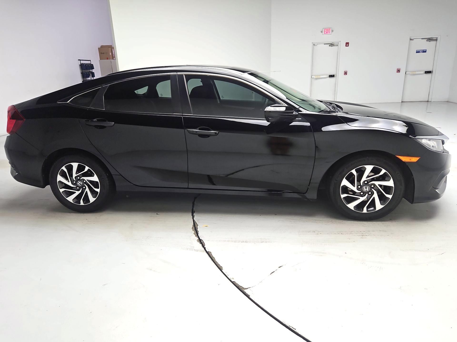 Thumbnail: 2016 Honda Civic - 4
