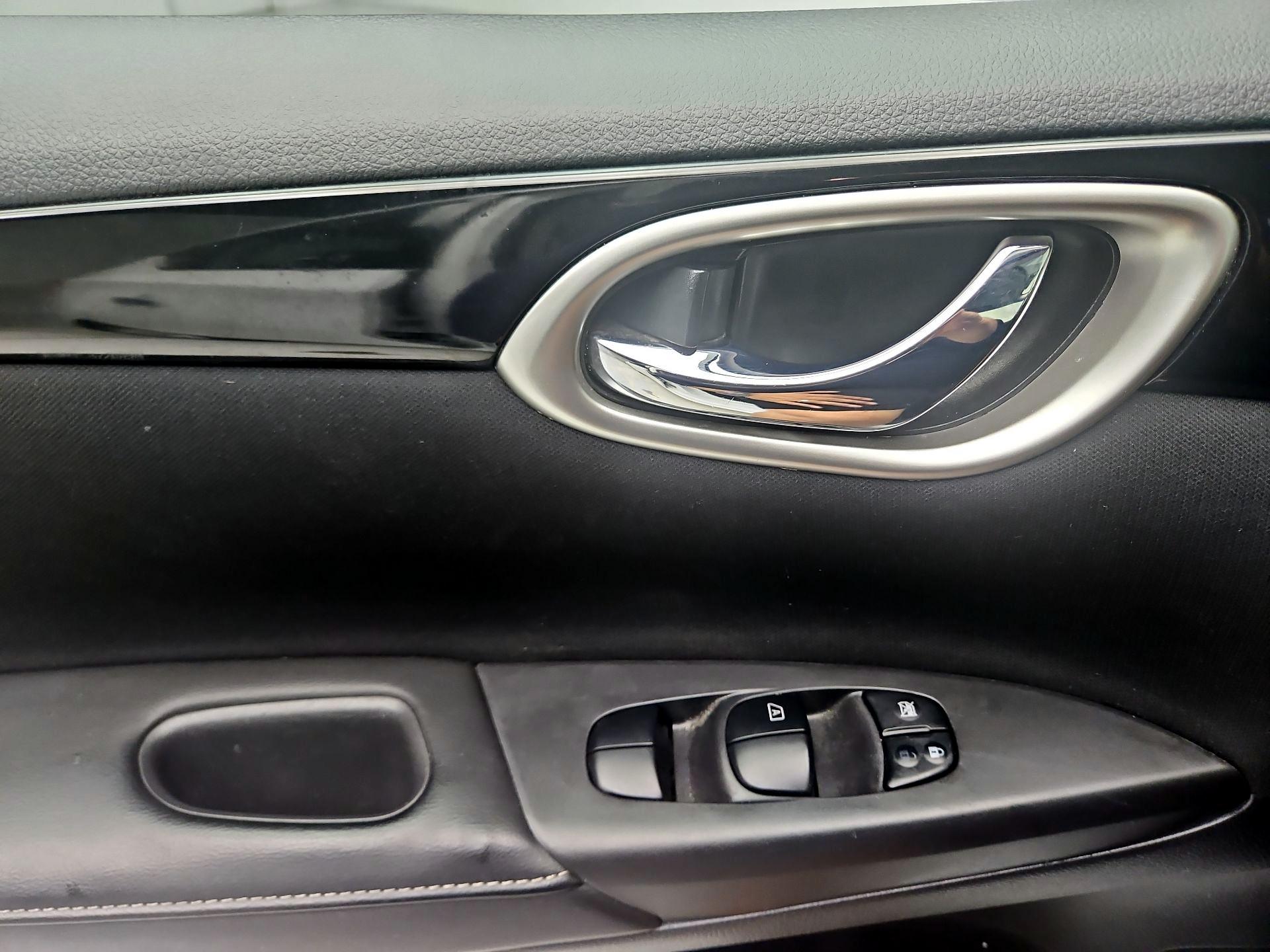 Thumbnail: 2019 Nissan Sentra - 10