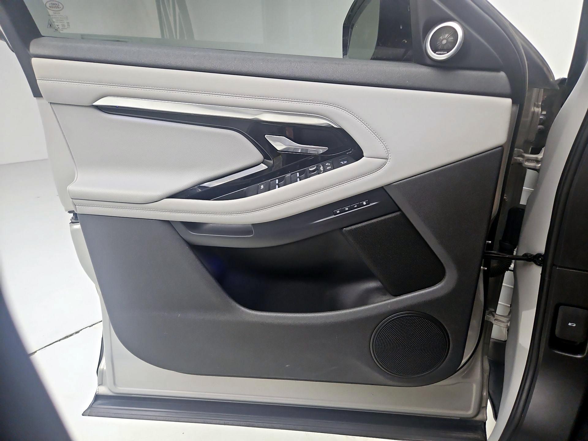 Thumbnail: 2020 Land Rover Range Rover Evoque - 10