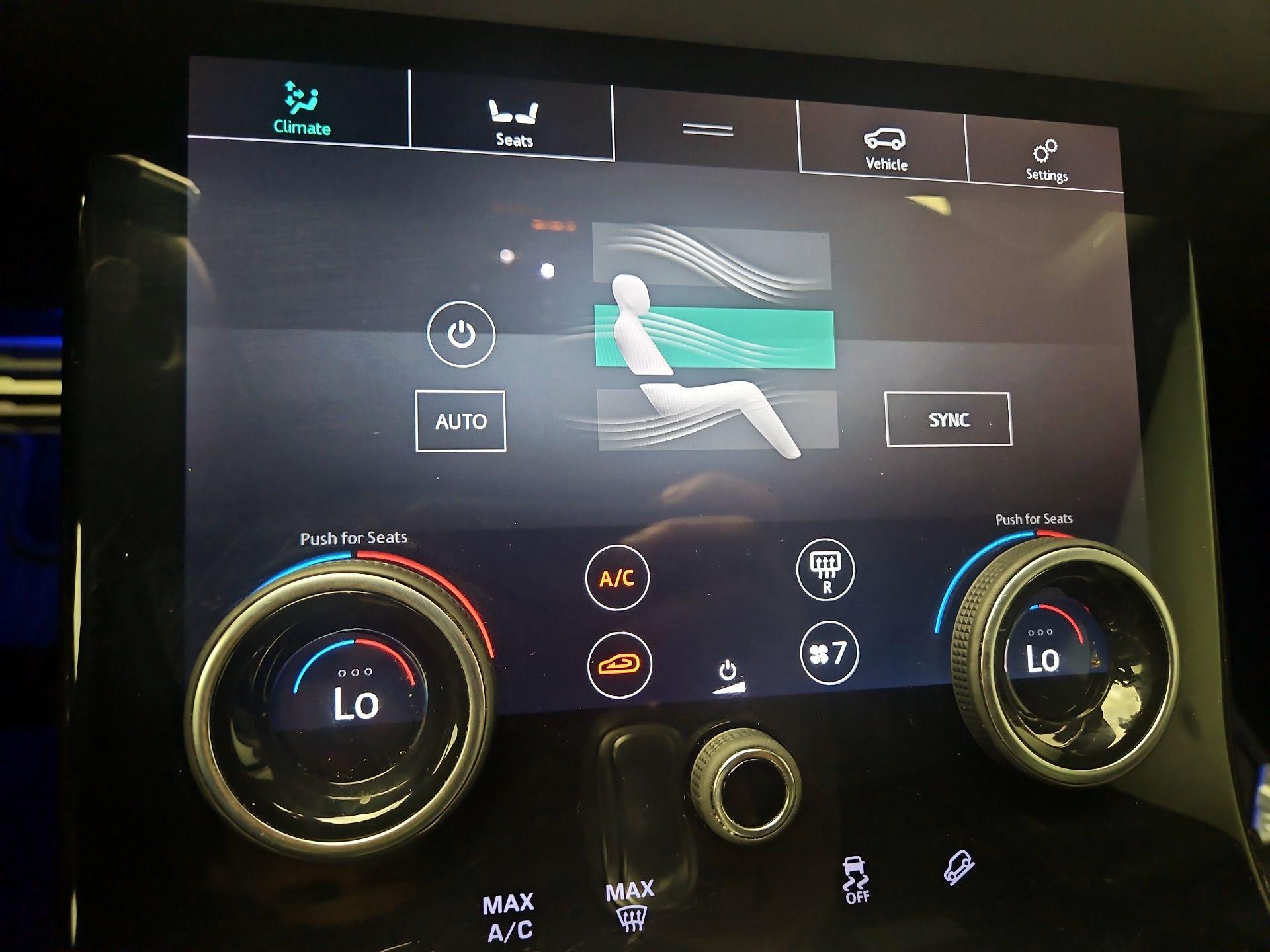 Thumbnail: 2020 Land Rover Range Rover Evoque - 15