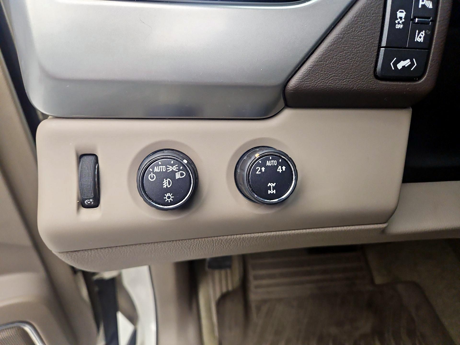Thumbnail: 2015 Chevrolet Tahoe - 11