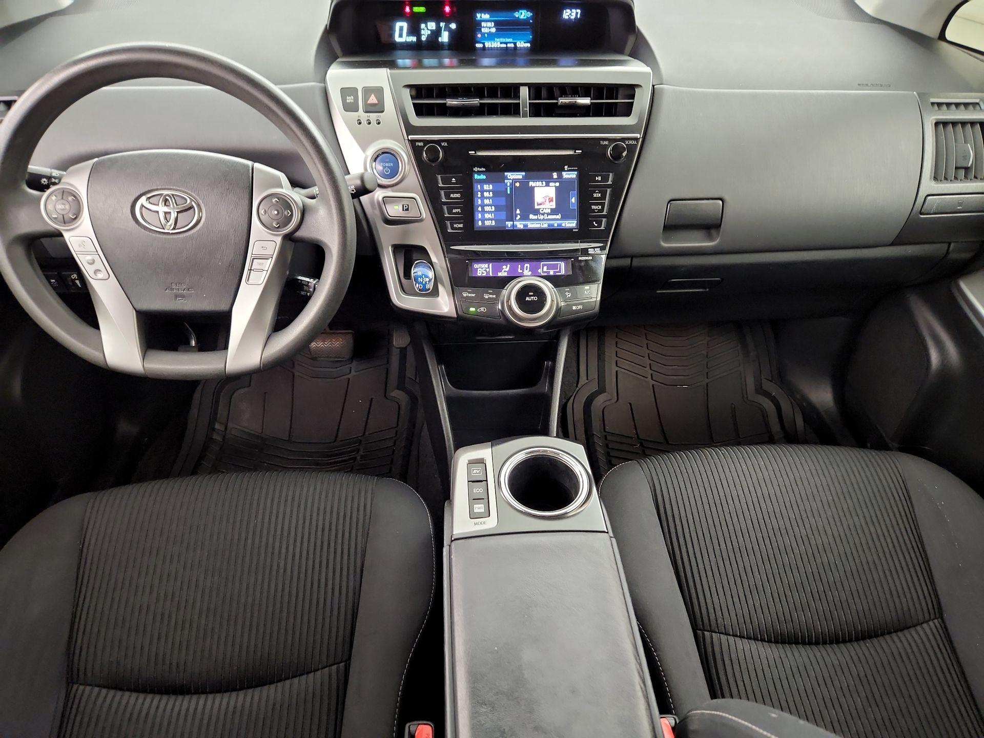 Thumbnail: 2015 Toyota Prius v - 9