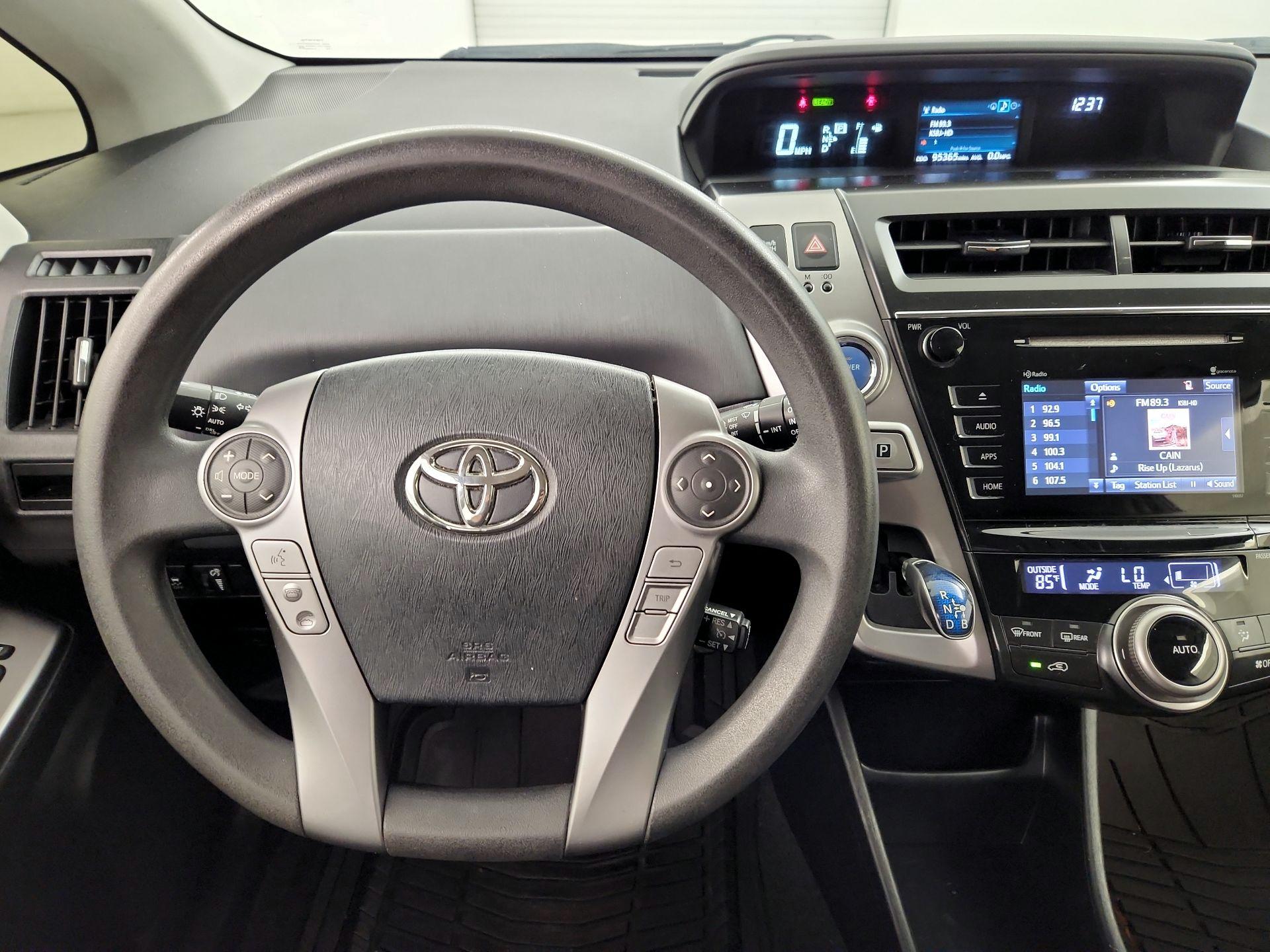 Thumbnail: 2015 Toyota Prius v - 10