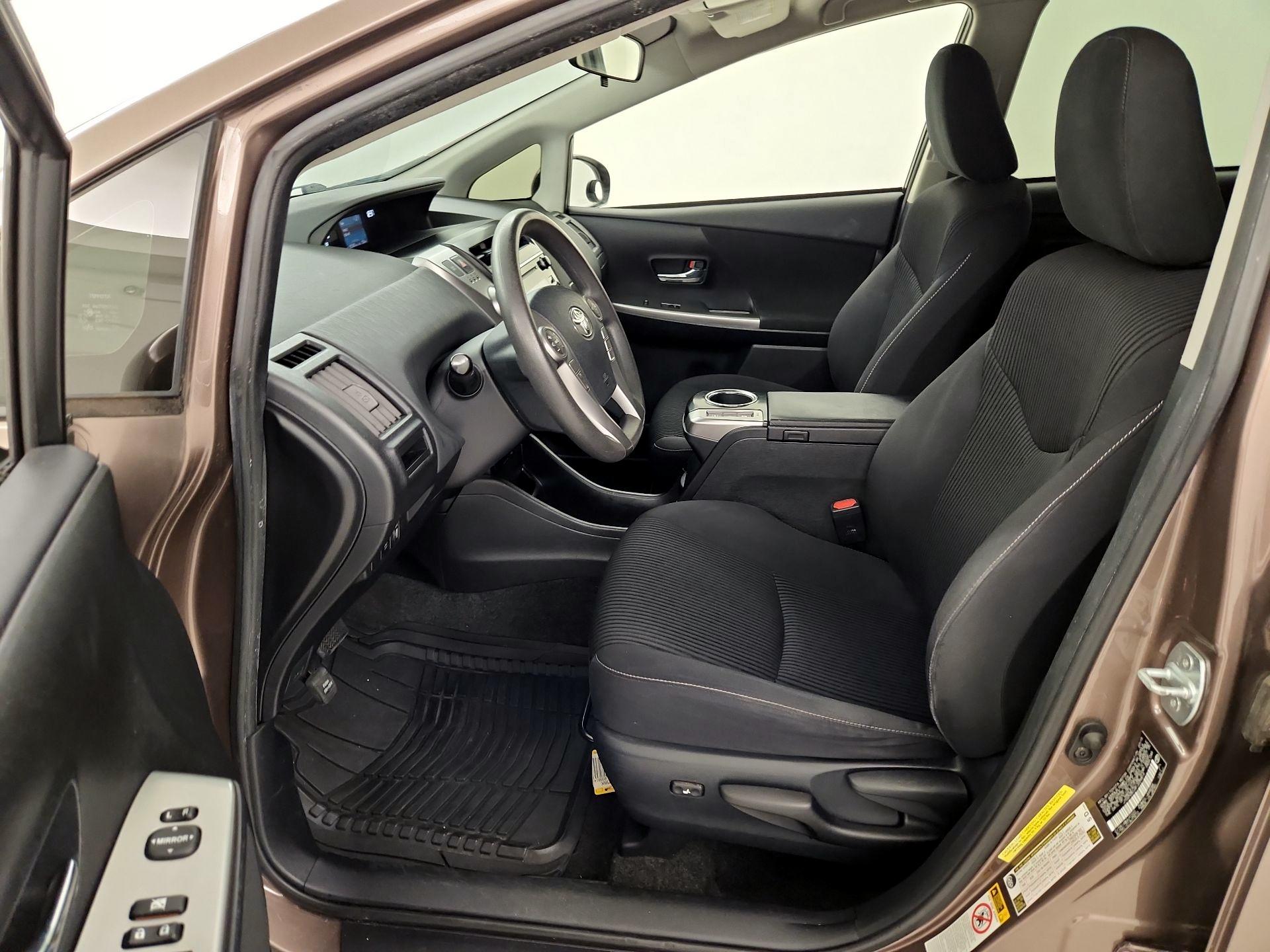 Thumbnail: 2015 Toyota Prius v - 11