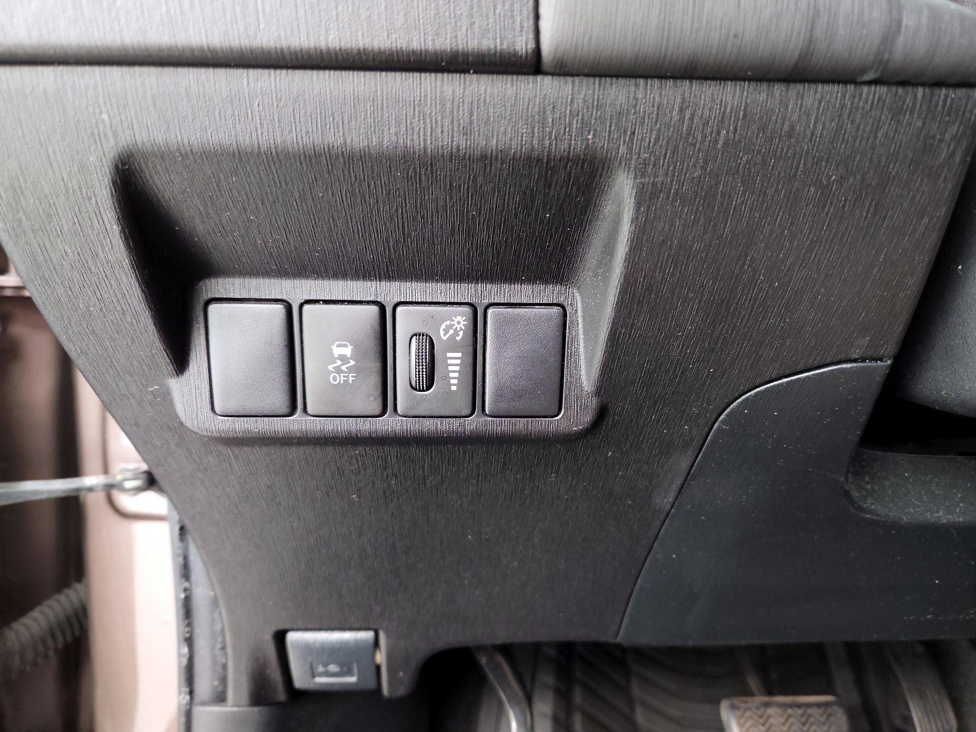 Thumbnail: 2015 Toyota Prius v - 13