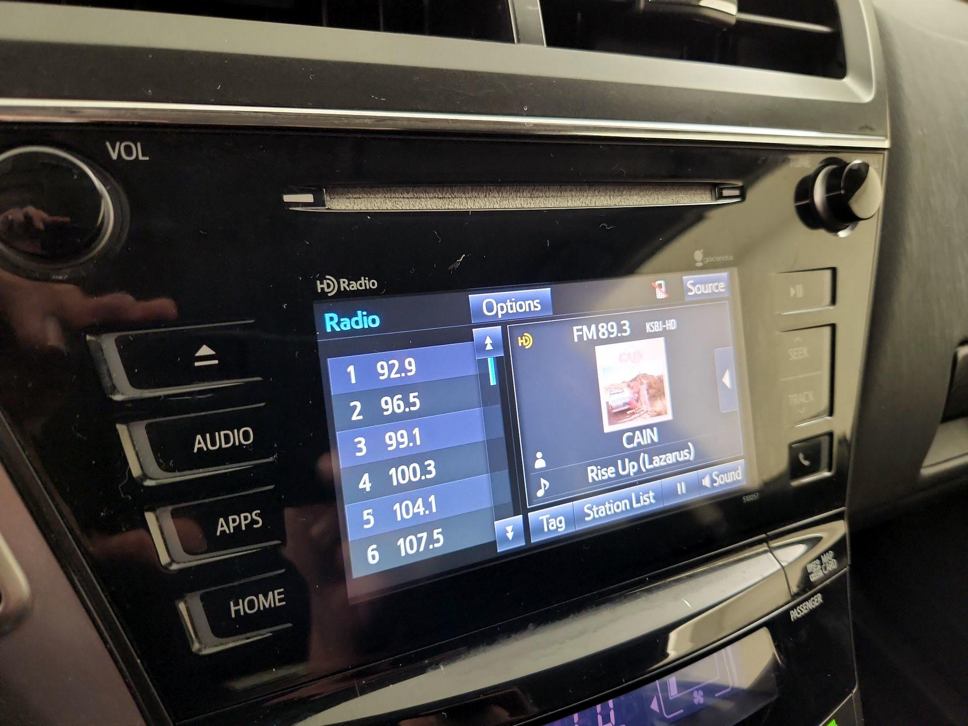Thumbnail: 2015 Toyota Prius v - 15