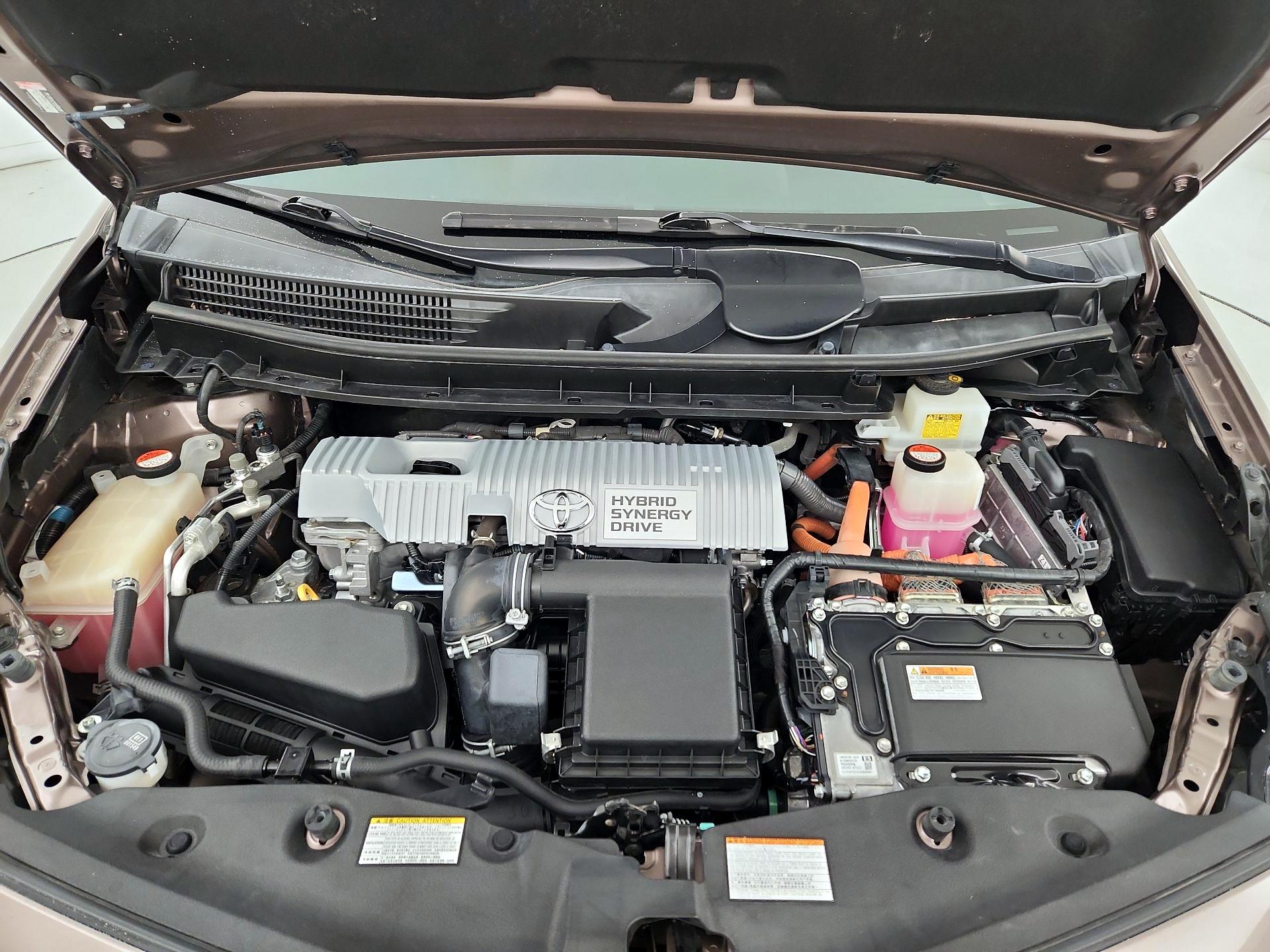 Thumbnail: 2015 Toyota Prius v - 18
