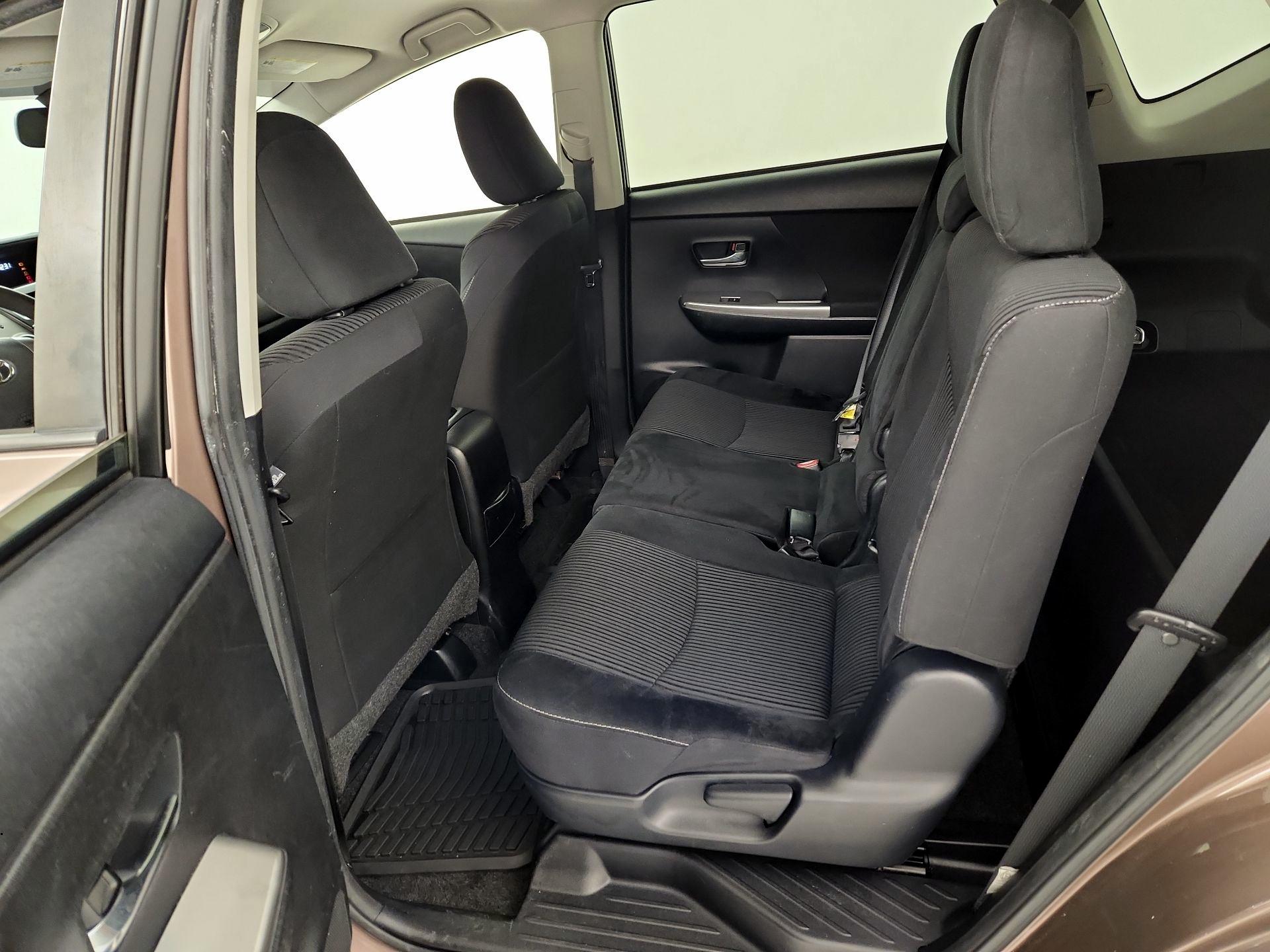 Thumbnail: 2015 Toyota Prius v - 19