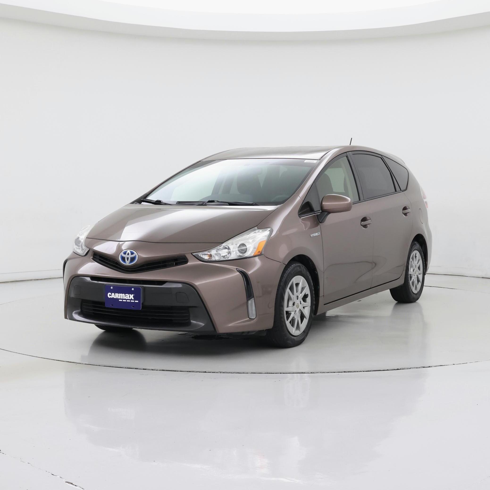Thumbnail: 2015 Toyota Prius v - 4