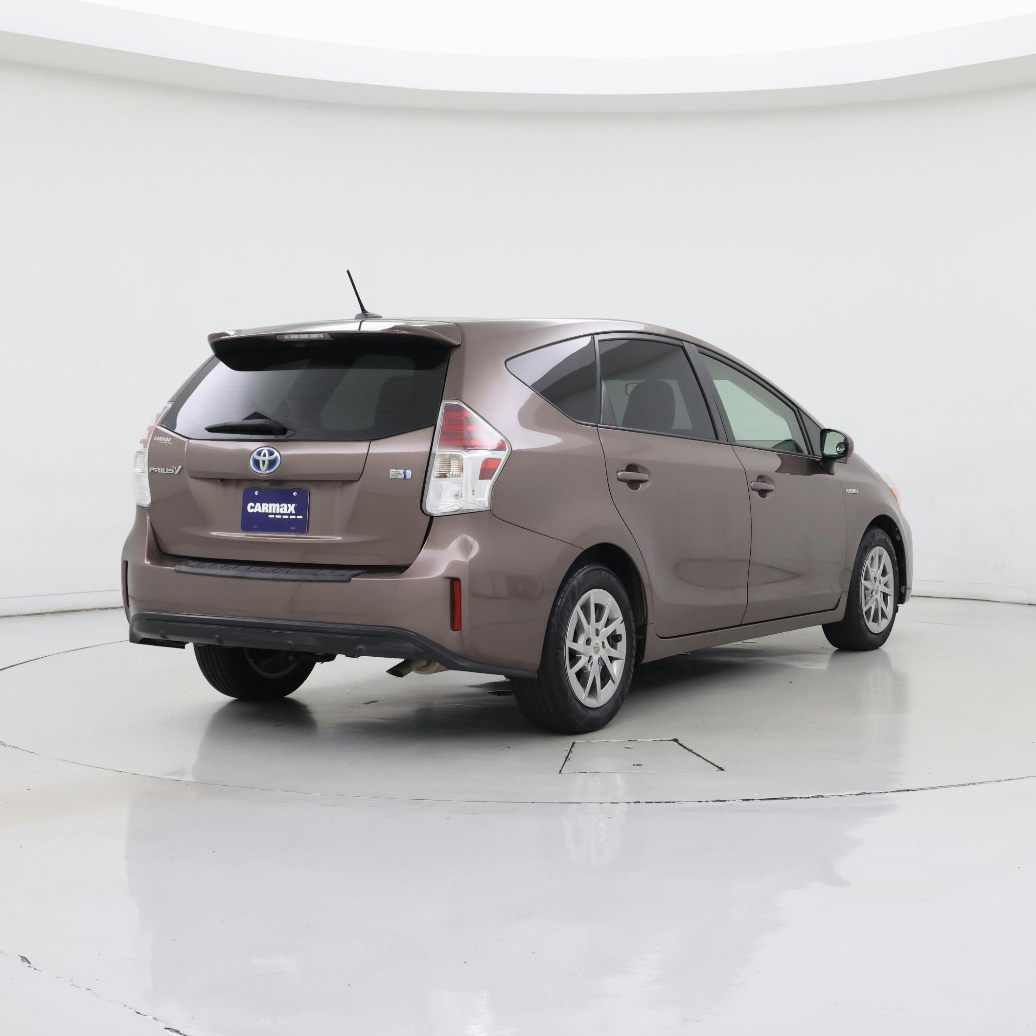 Thumbnail: 2015 Toyota Prius v - 8