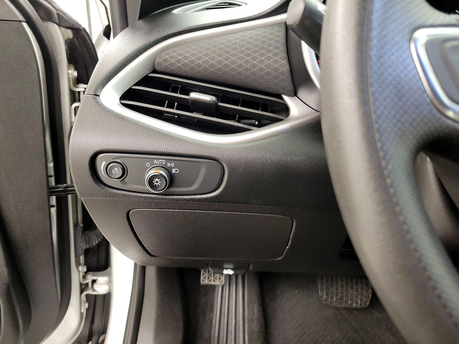 Thumbnail: 2021 Chevrolet Malibu - 13