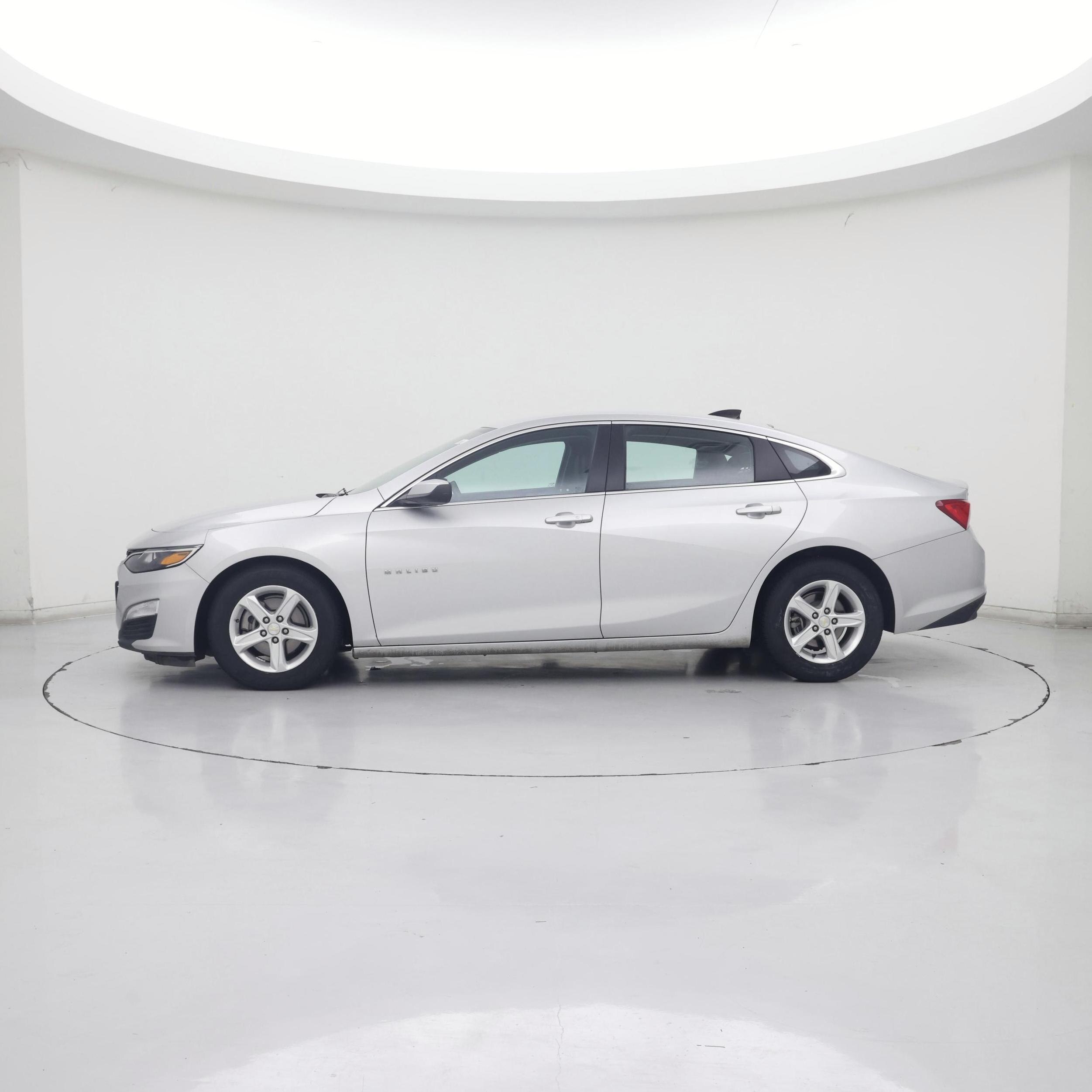 Thumbnail: 2021 Chevrolet Malibu - 3