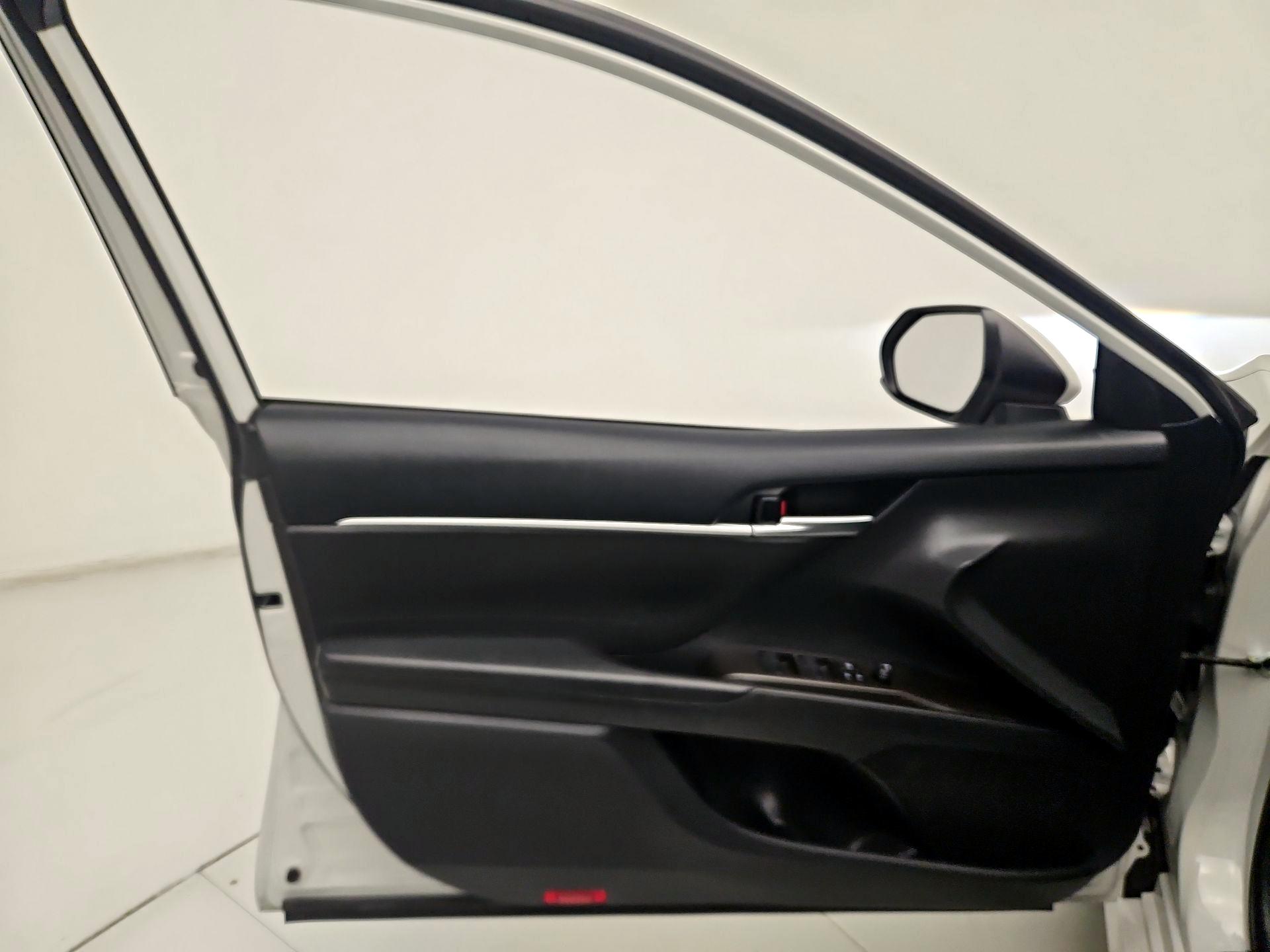 Thumbnail: 2018 Toyota Camry - 12