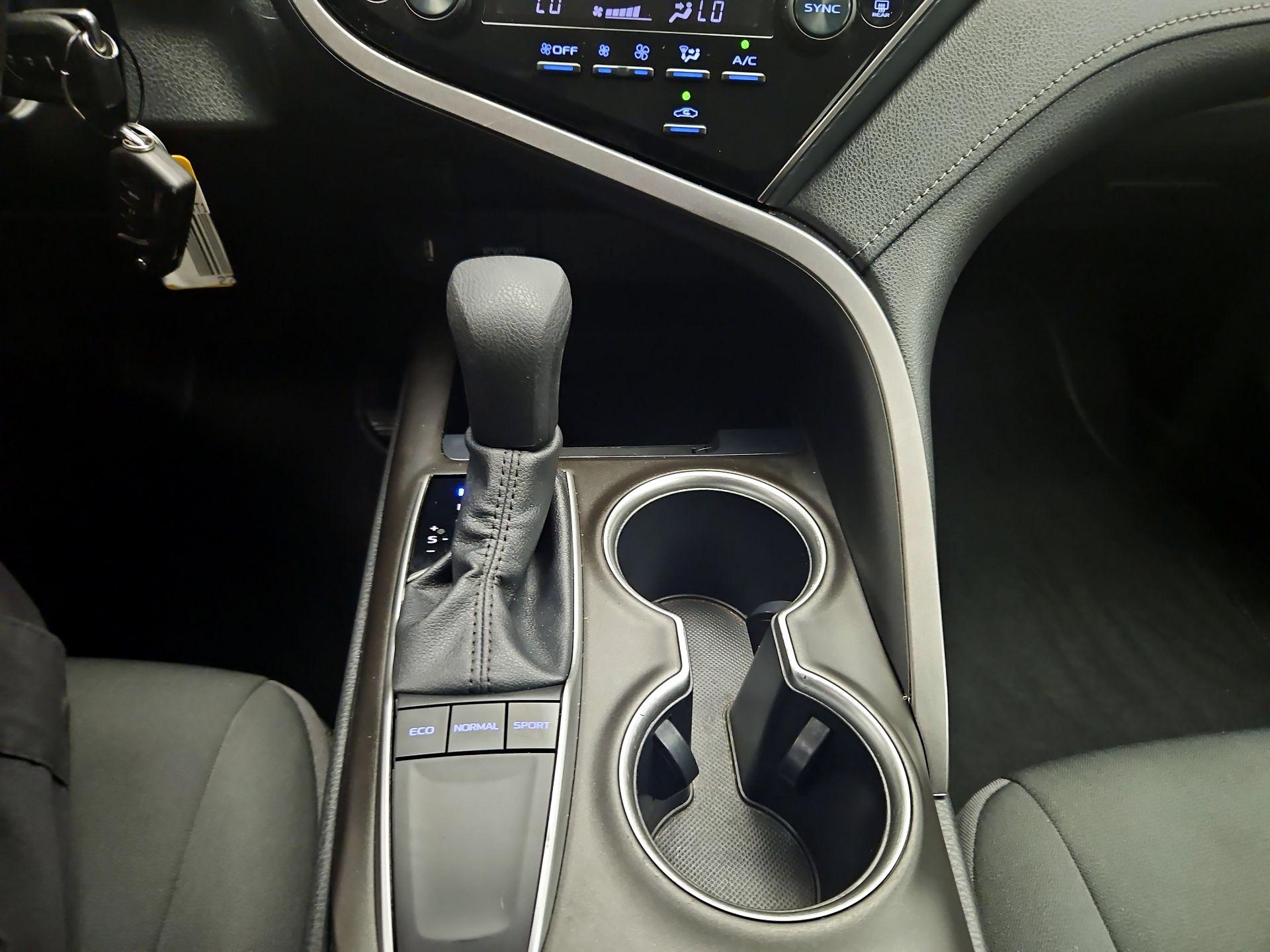 Thumbnail: 2018 Toyota Camry - 16