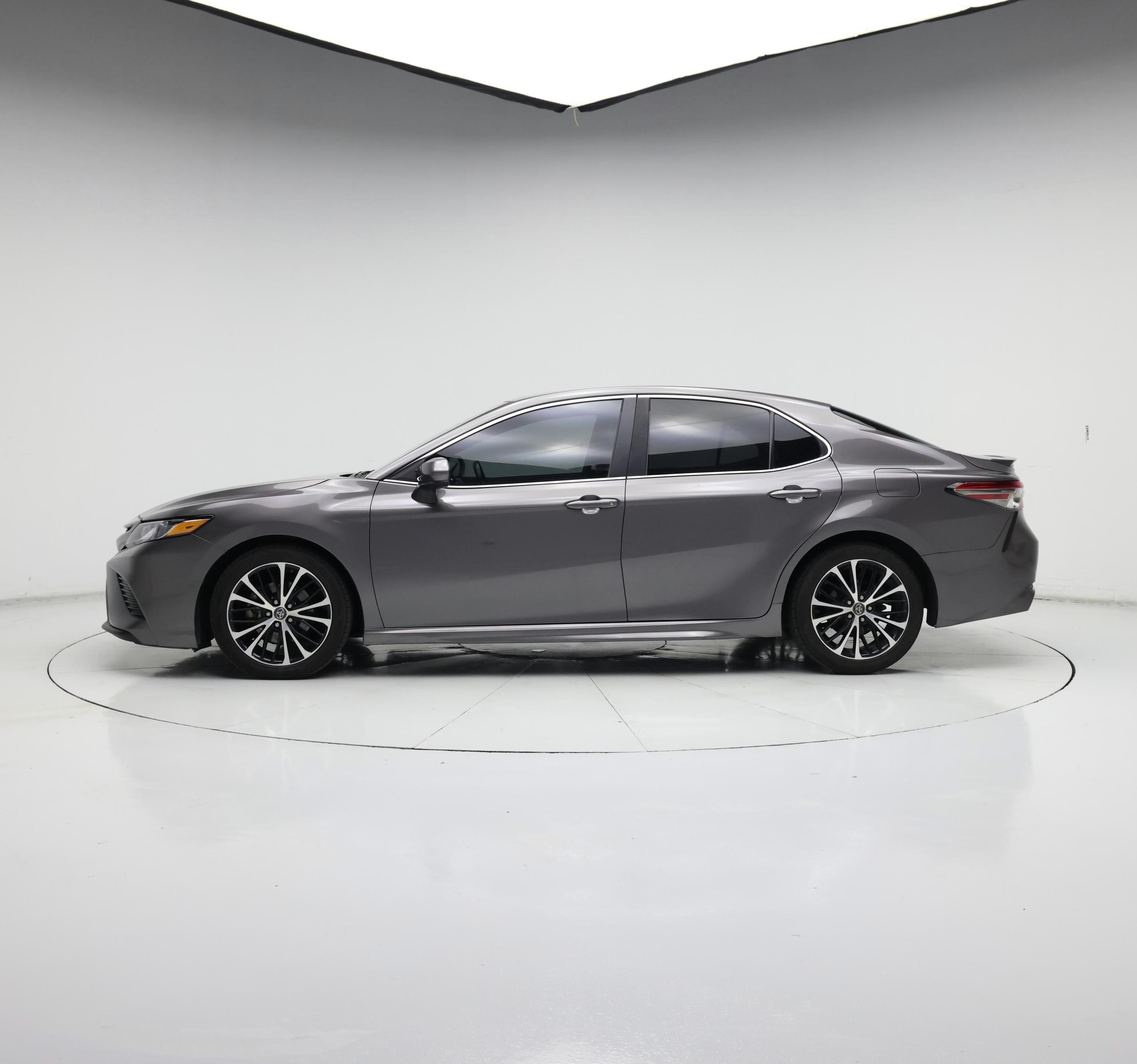 Thumbnail: 2018 Toyota Camry - 3