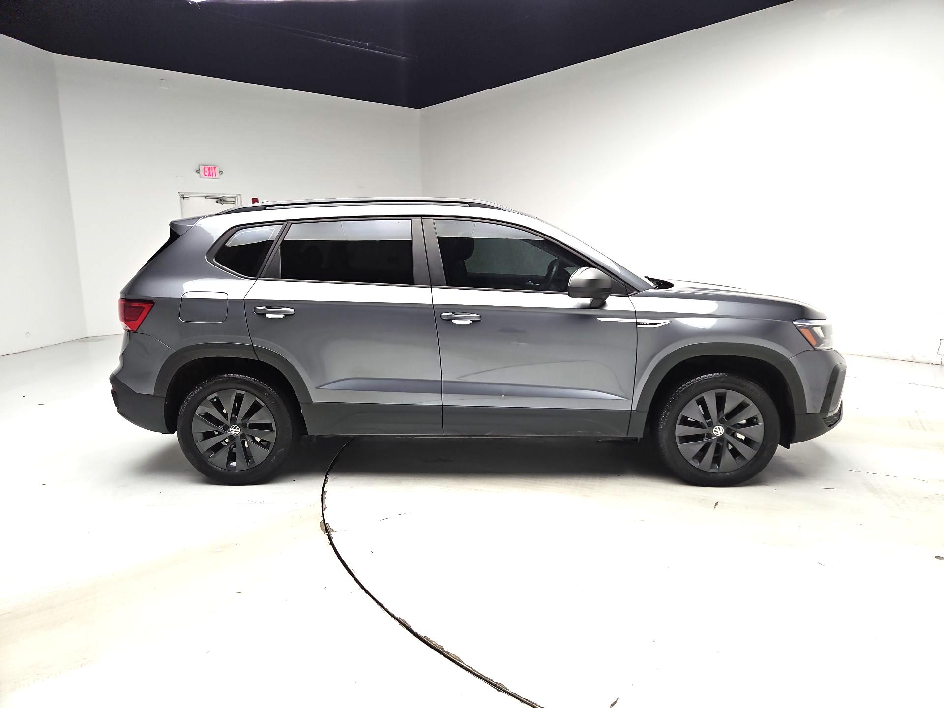 Thumbnail: 2023 Volkswagen Taos - 4