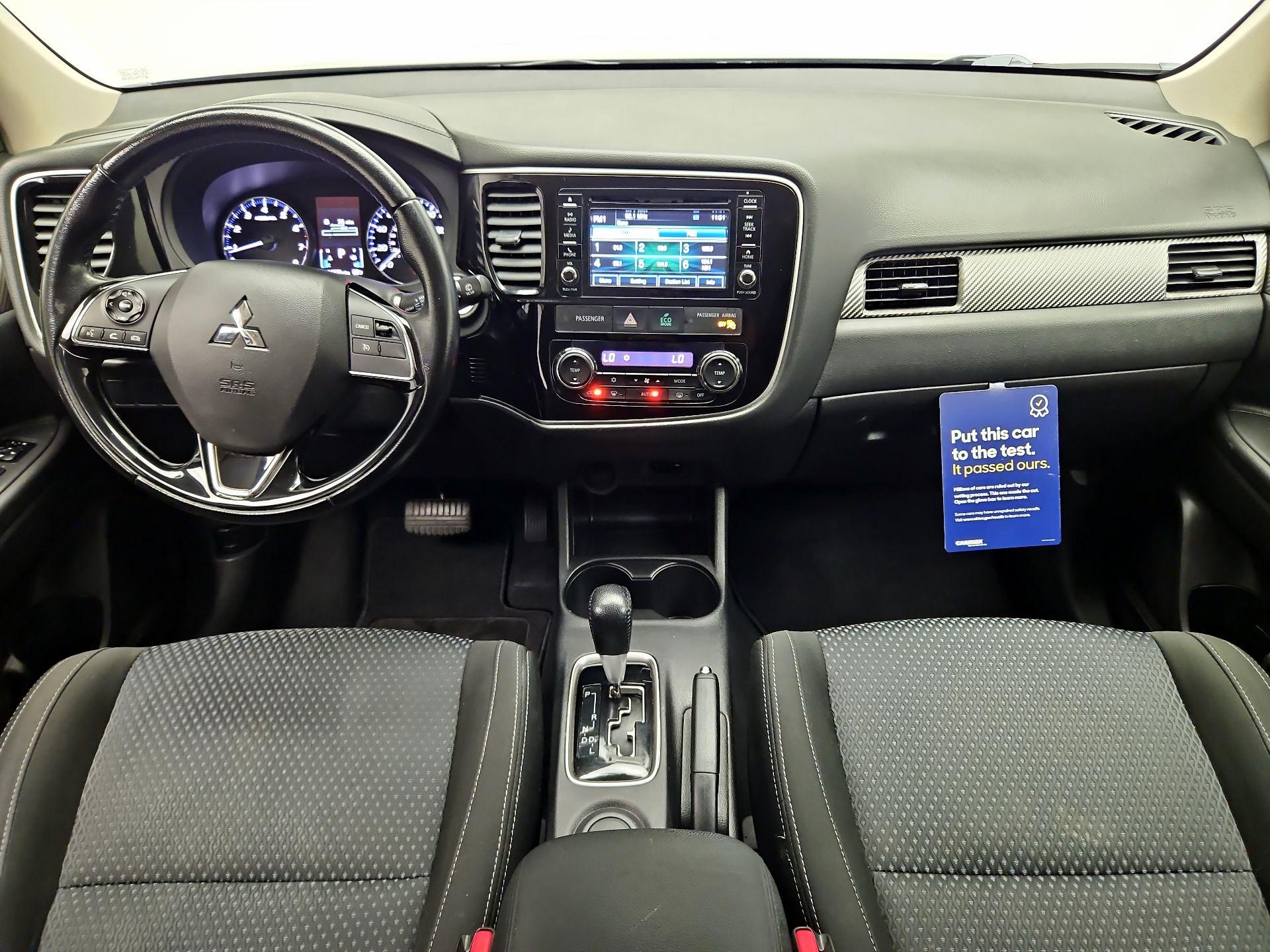 Thumbnail: 2016 Mitsubishi Outlander - 9