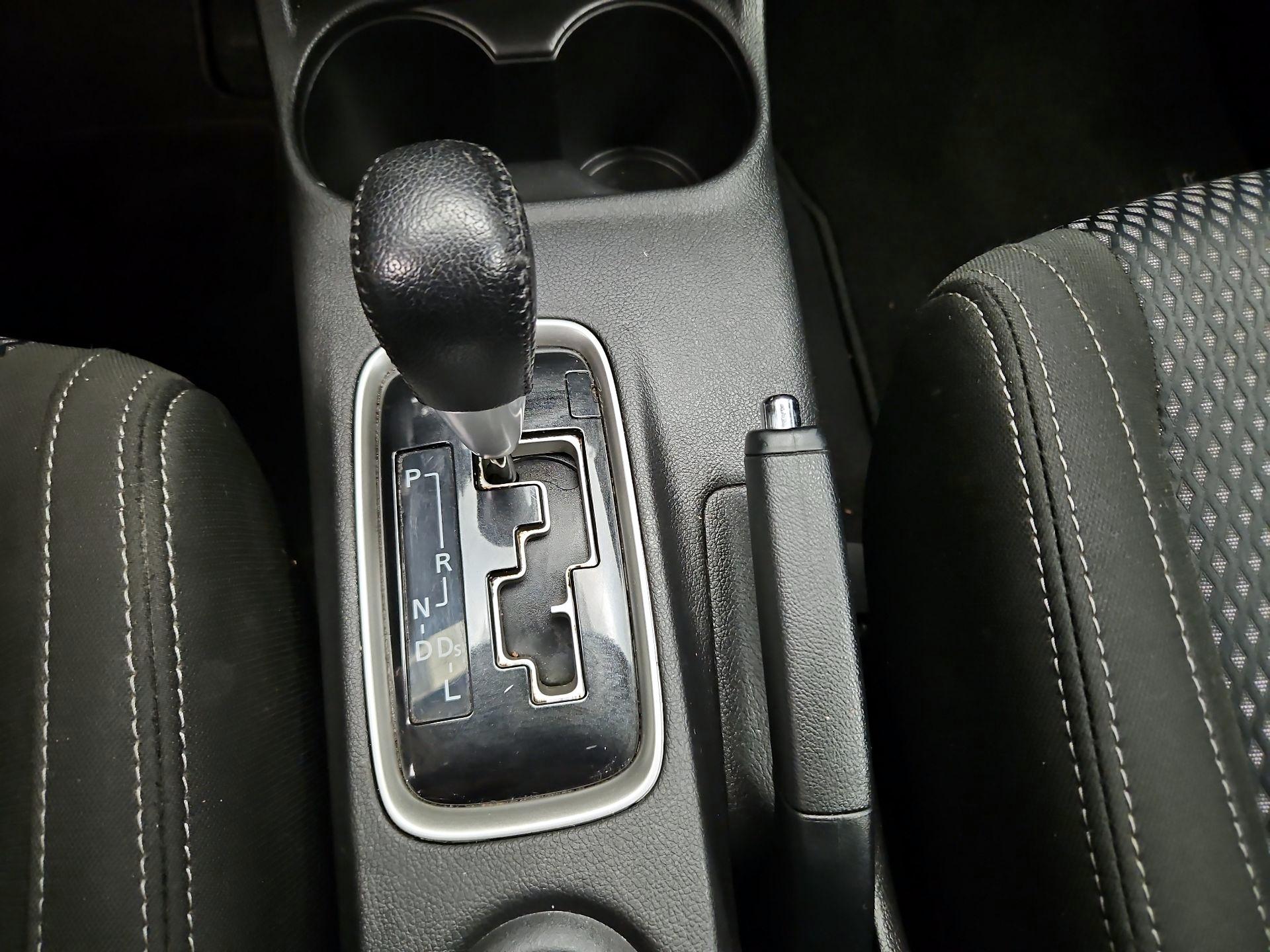 Thumbnail: 2016 Mitsubishi Outlander - 17