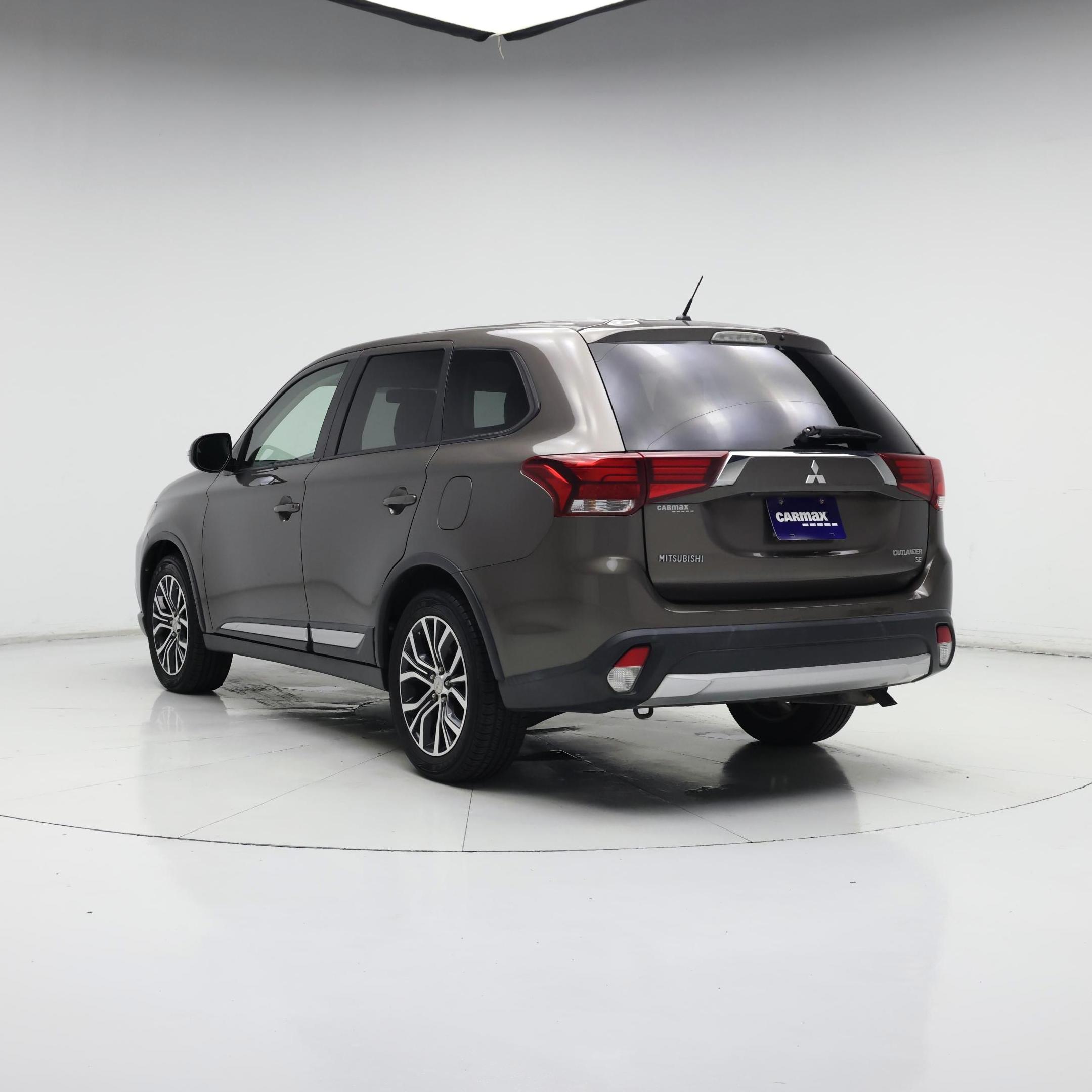 Thumbnail: 2016 Mitsubishi Outlander - 2