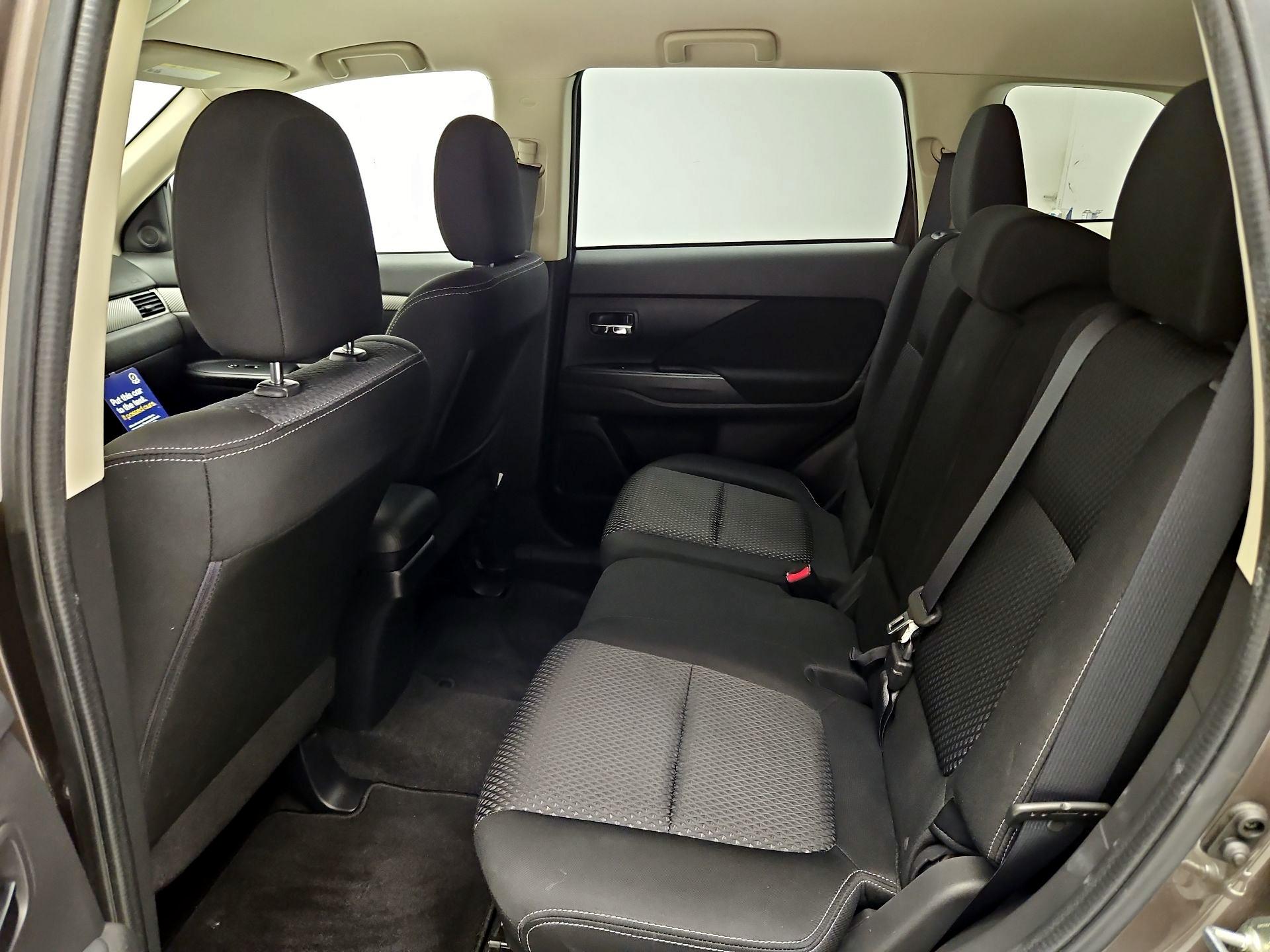 Thumbnail: 2016 Mitsubishi Outlander - 19