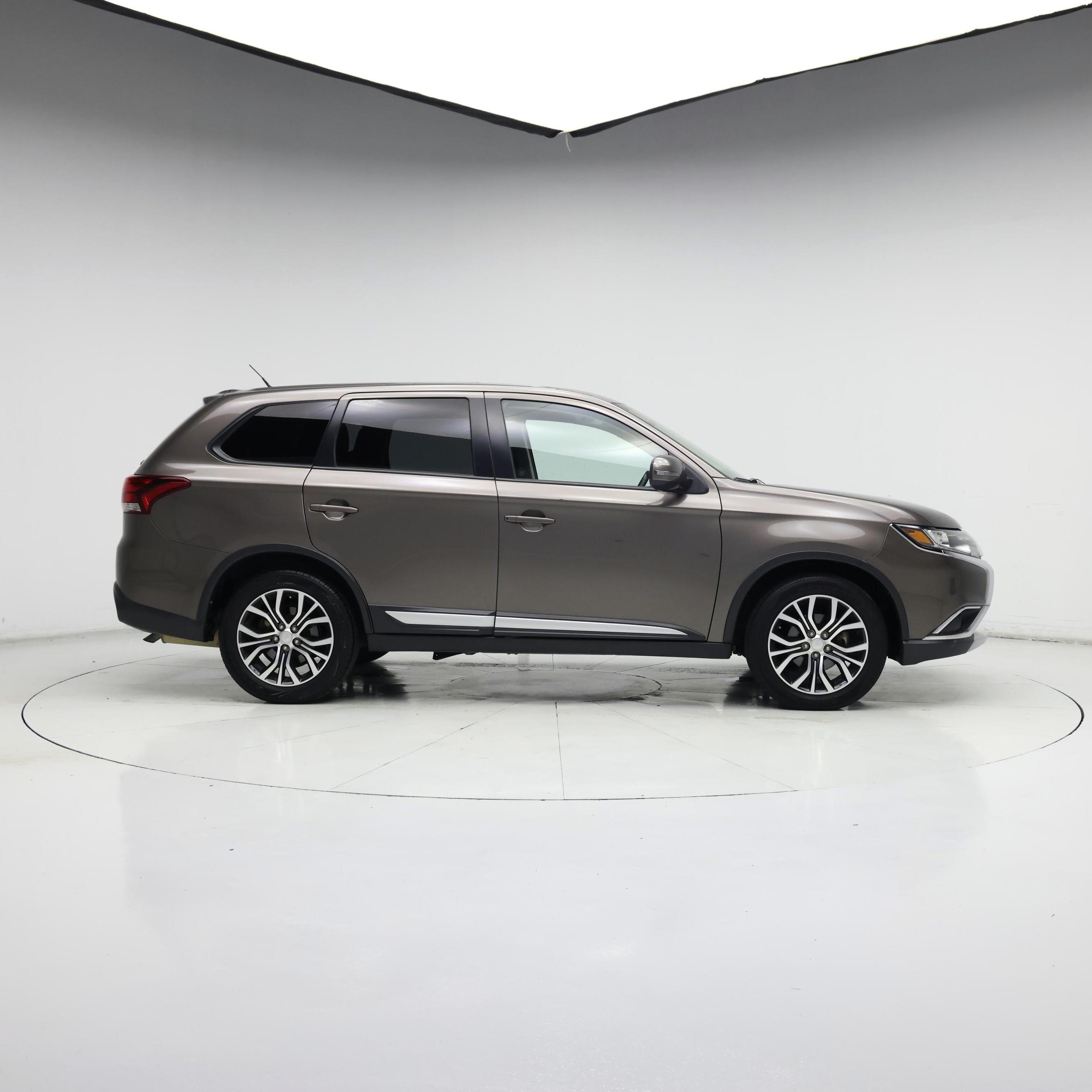 Thumbnail: 2016 Mitsubishi Outlander - 7