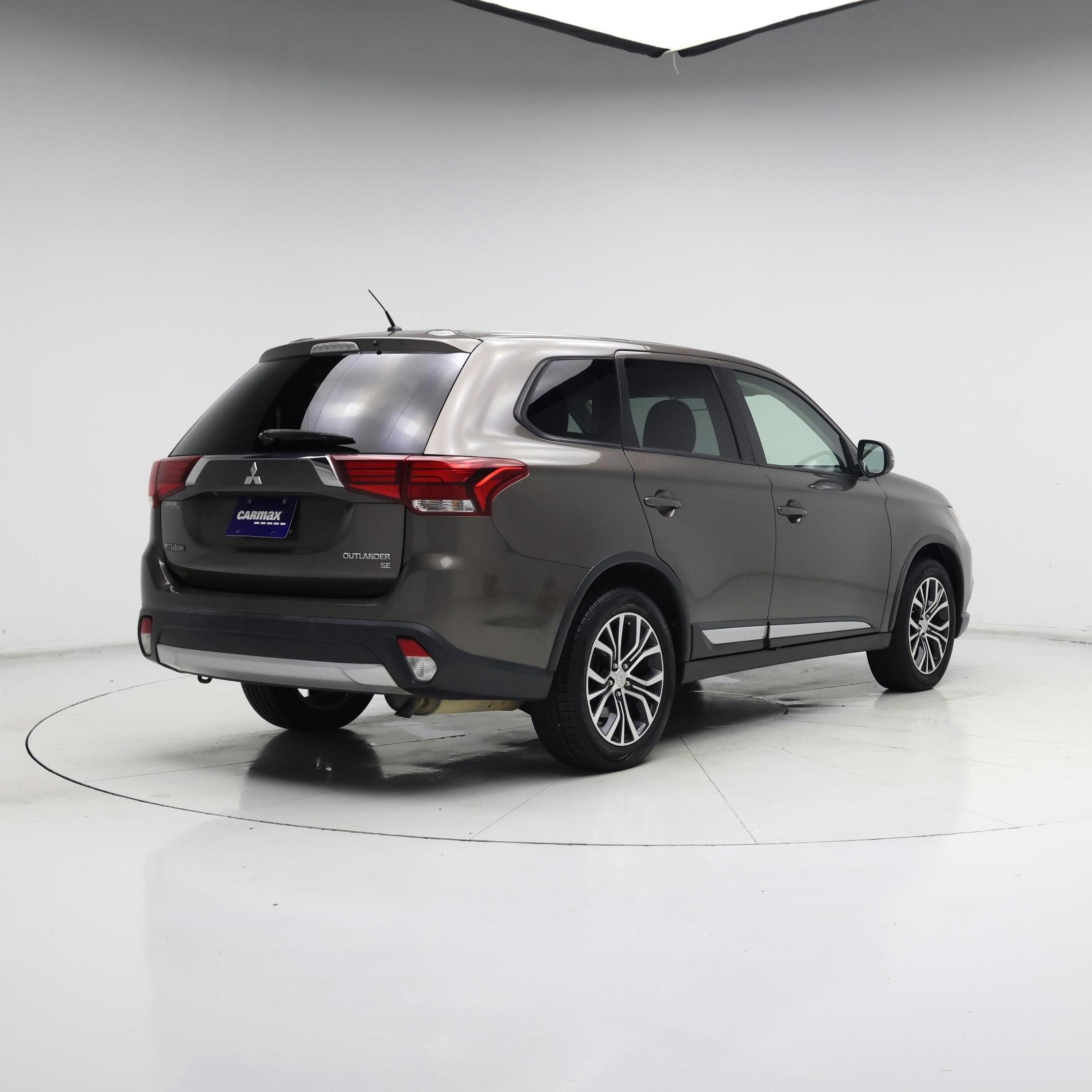 Thumbnail: 2016 Mitsubishi Outlander - 8