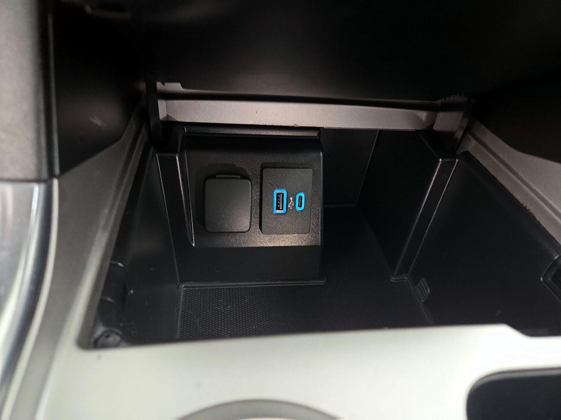 Thumbnail: 2020 Ford Explorer - 19