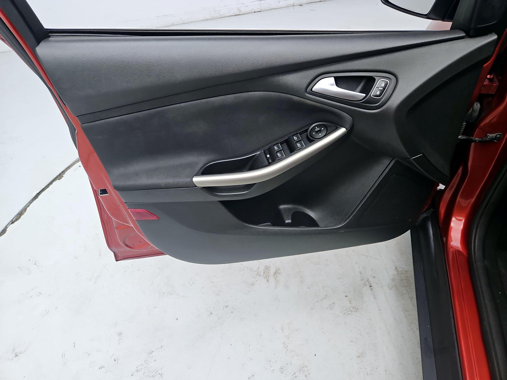 Thumbnail: 2018 Ford Focus - 10