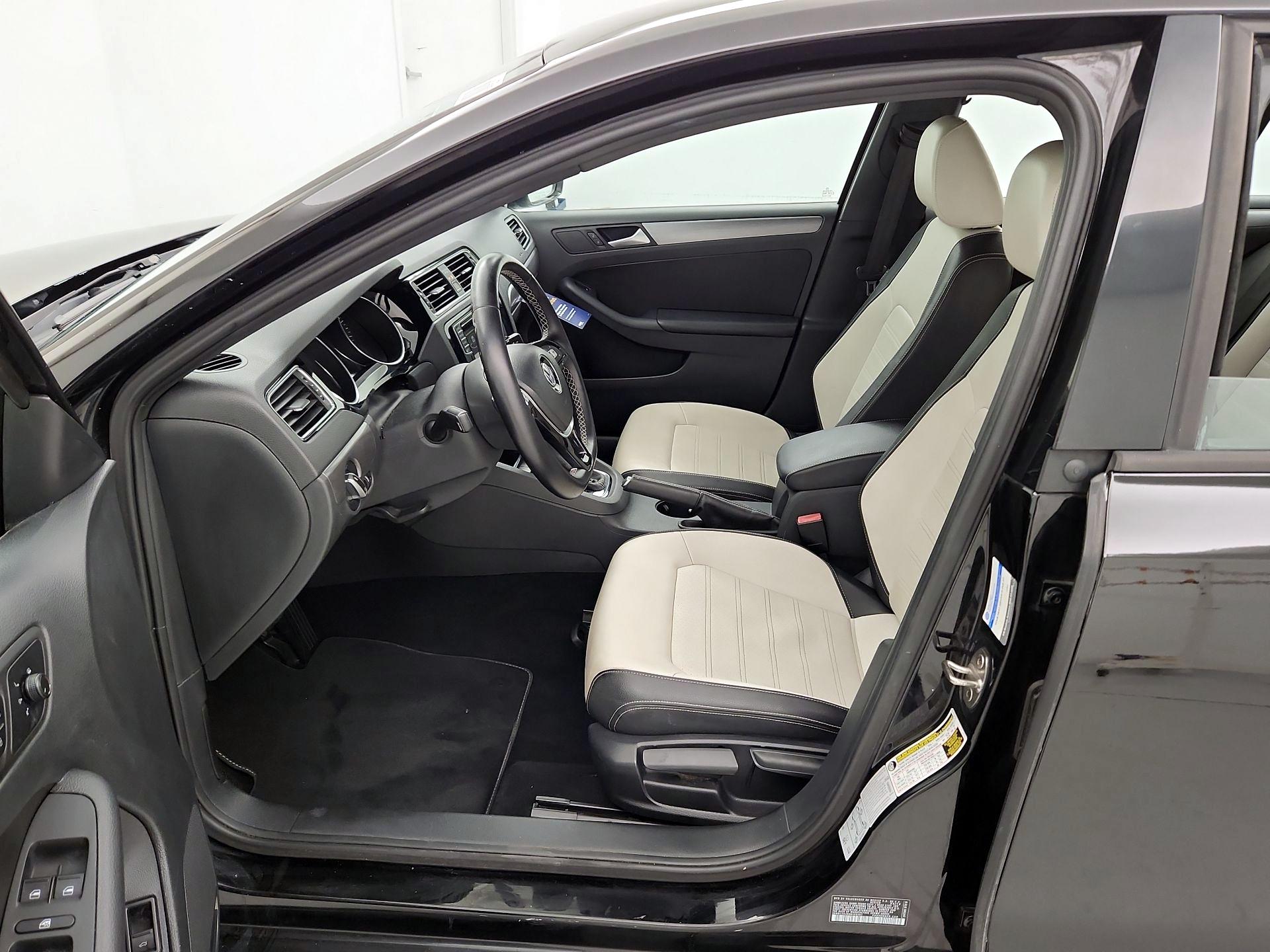 Thumbnail: 2016 Volkswagen Jetta - 11