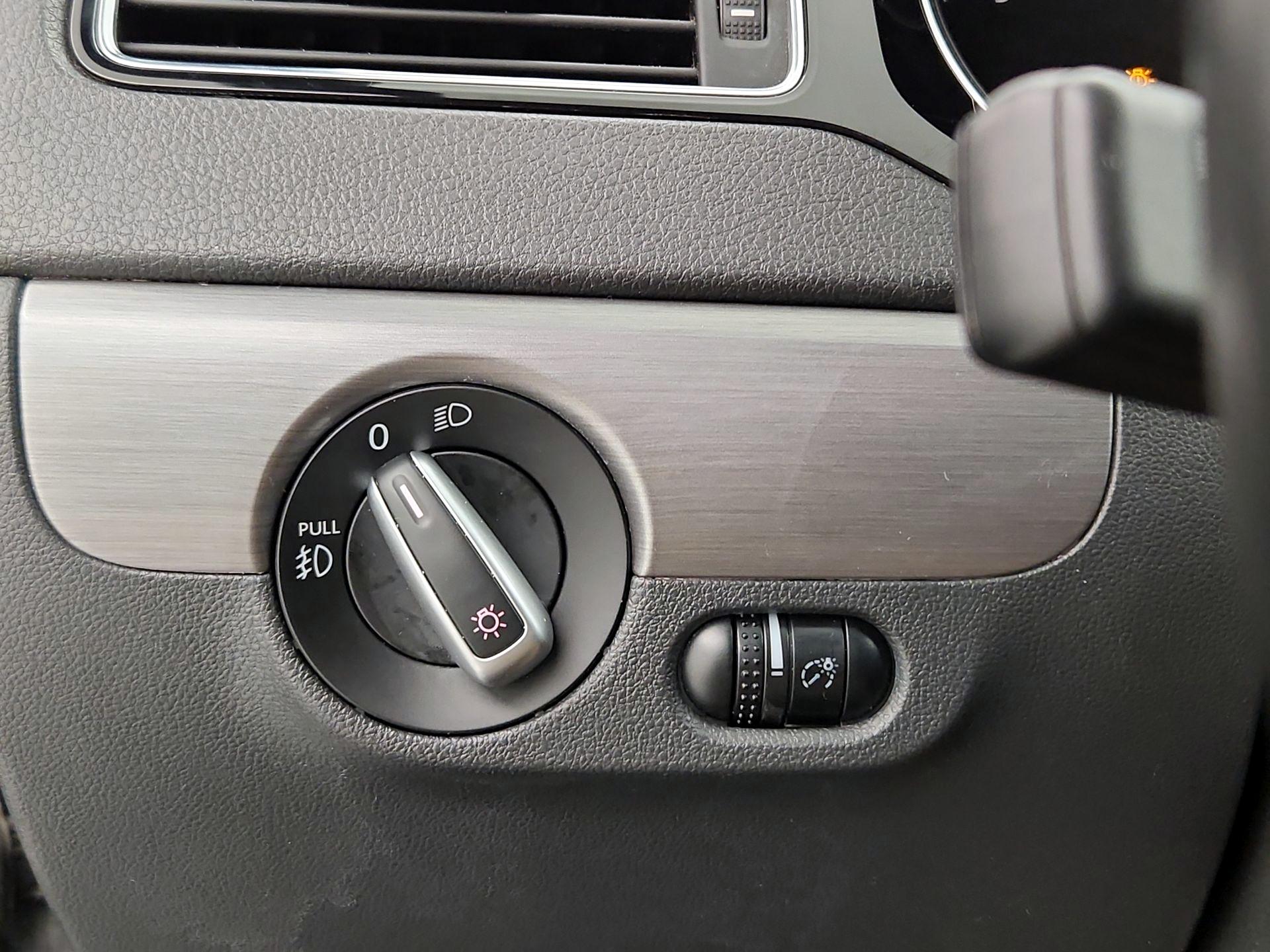 Thumbnail: 2016 Volkswagen Jetta - 13