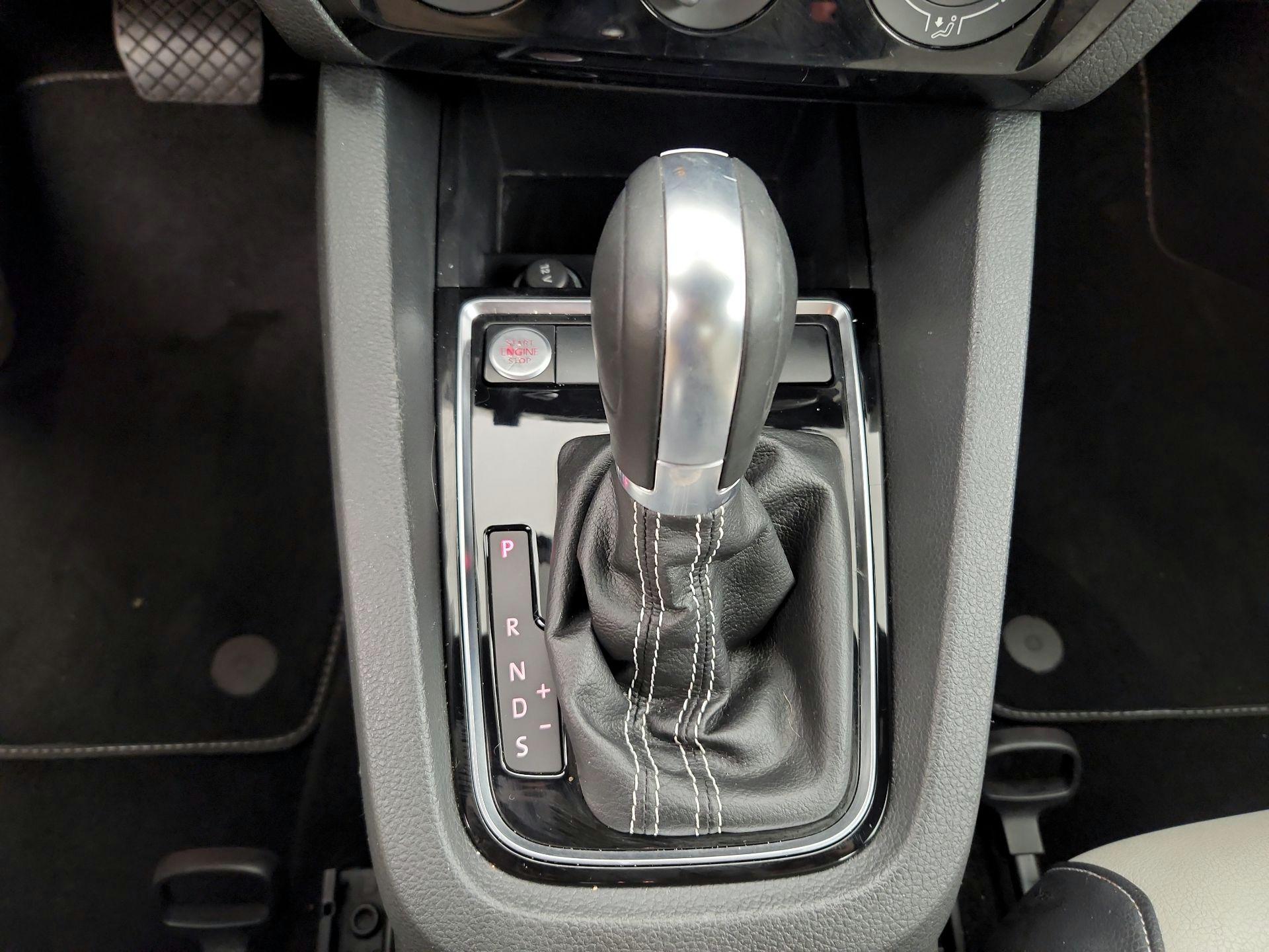 Thumbnail: 2016 Volkswagen Jetta - 18