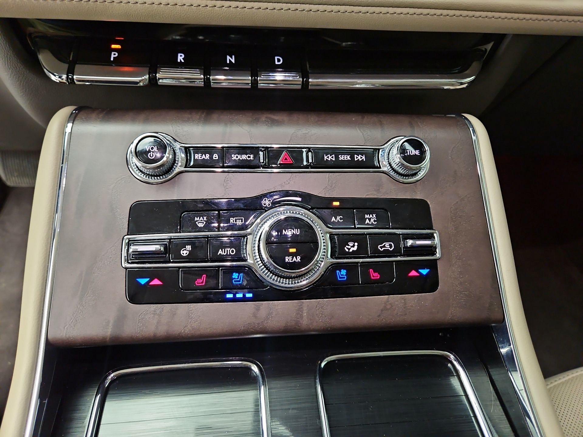 Thumbnail: 2023 Lincoln Aviator - 15